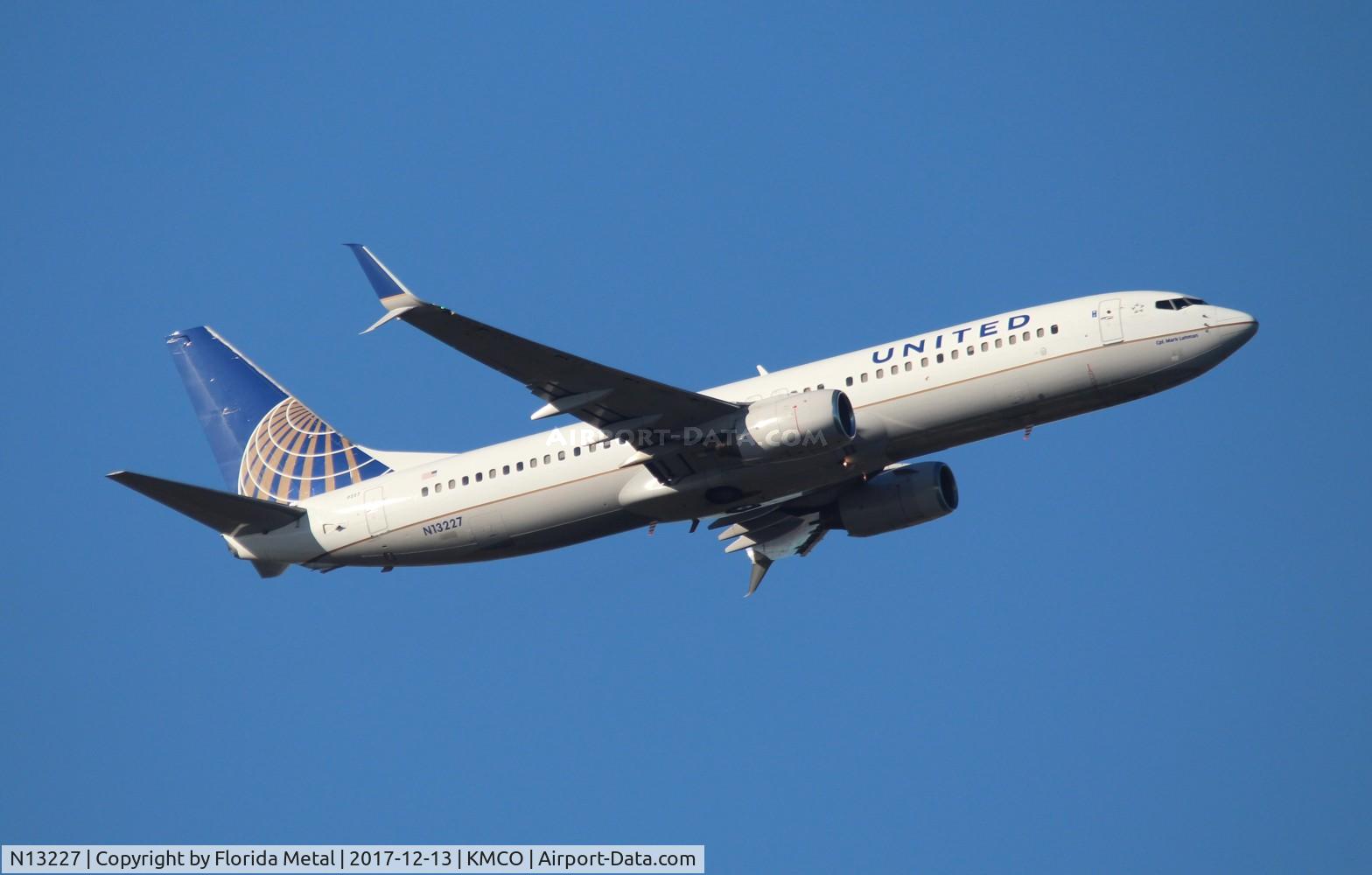 N13227, 1999 Boeing 737-824 C/N 28788, United 737-824
