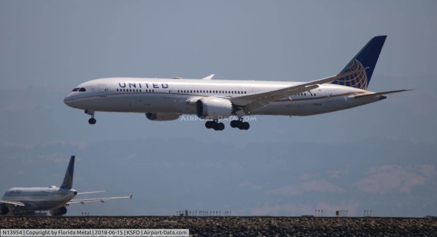 N13954, 2015 Boeing 787-9 Dreamliner C/N 36405, United 787-9
