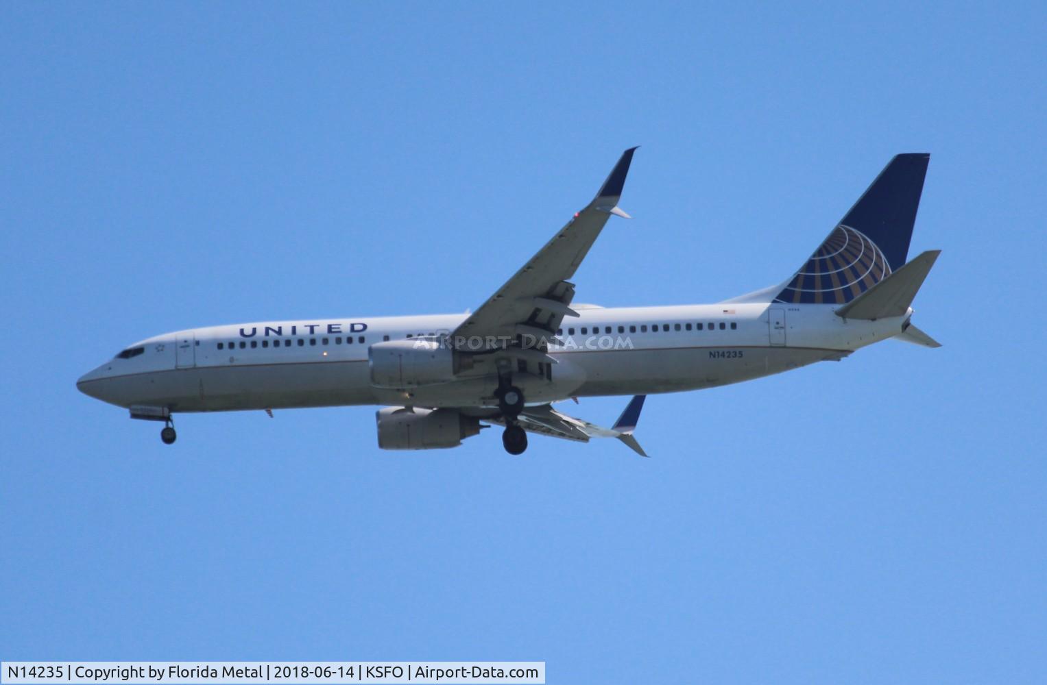 N14235, 1999 Boeing 737-824 C/N 28947, United 737-824