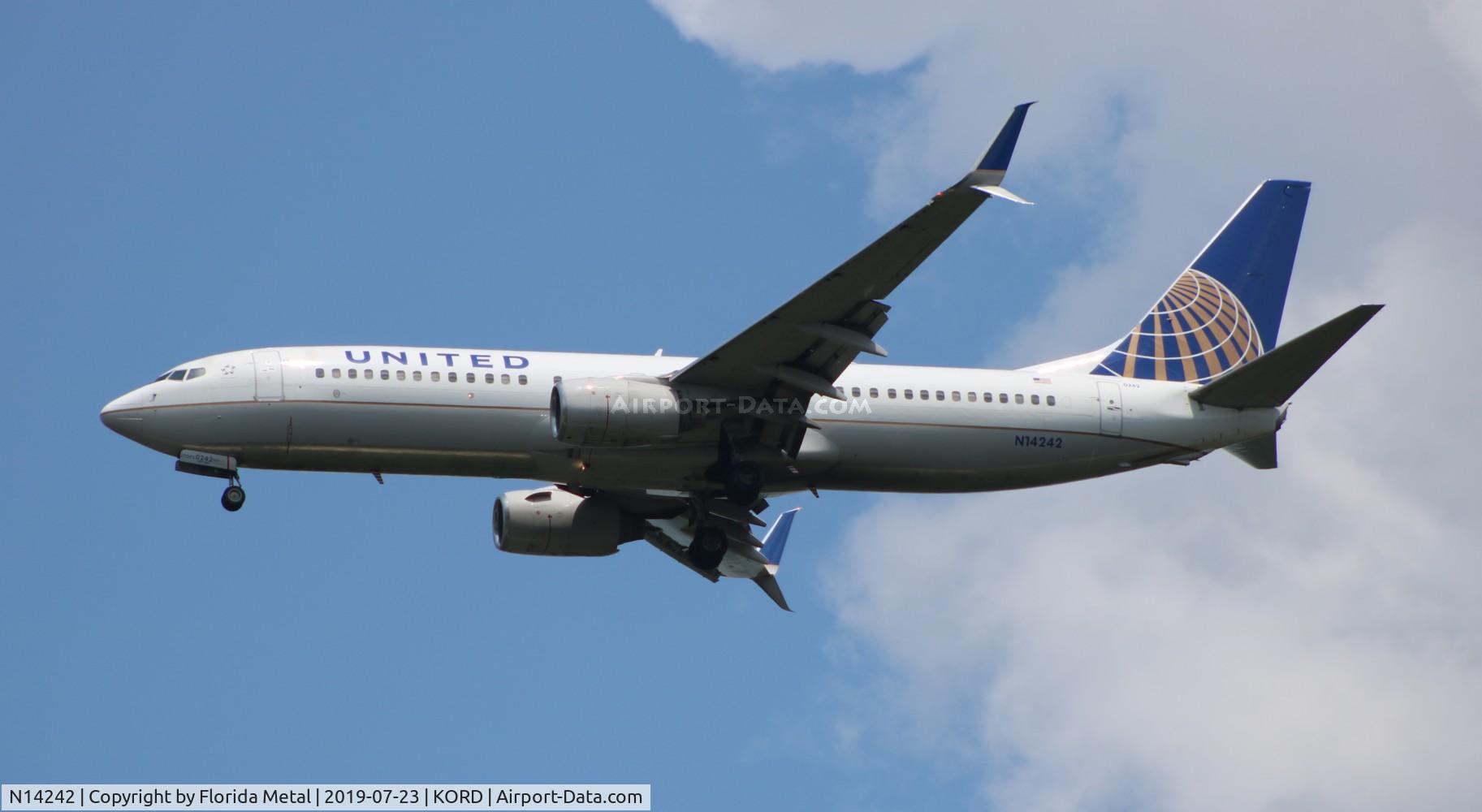 N14242, 1999 Boeing 737-824 C/N 28805, United 737-824