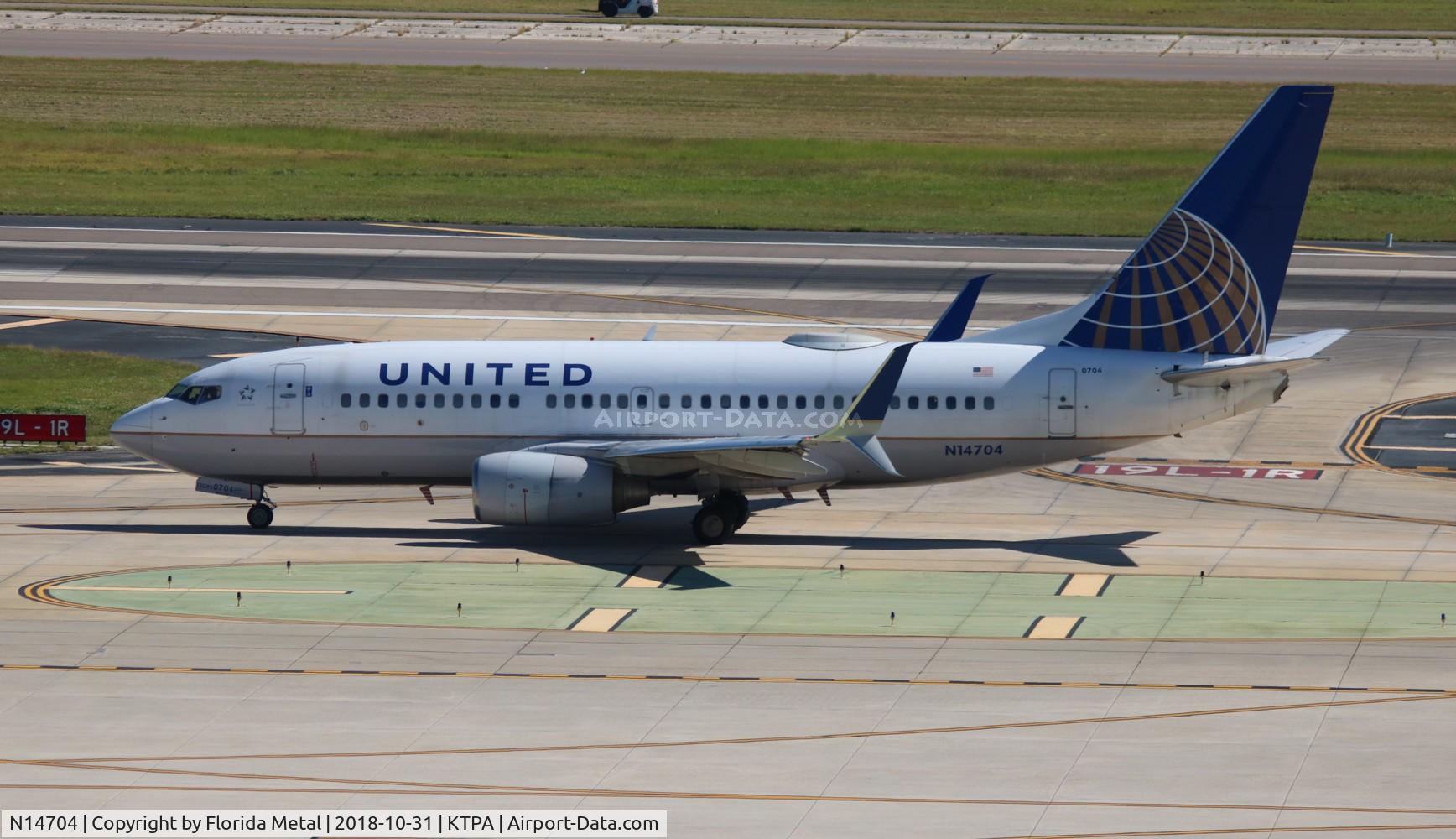 N14704, 1998 Boeing 737-724 C/N 28765, United 737-724