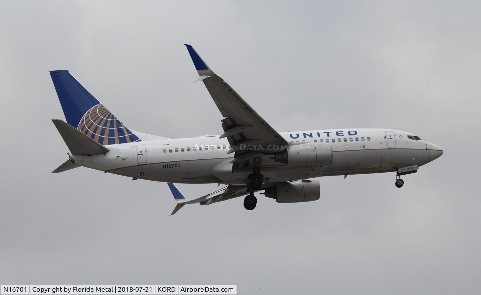 N16701, 1998 Boeing 737-724 C/N 28762, United 737-724