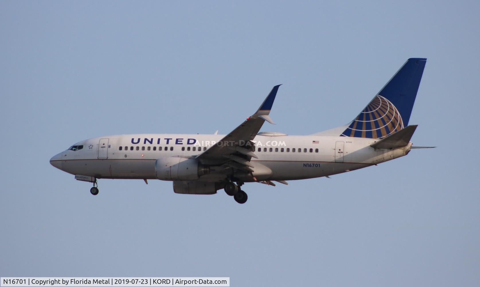 N16701, 1998 Boeing 737-724 C/N 28762, United 737-724