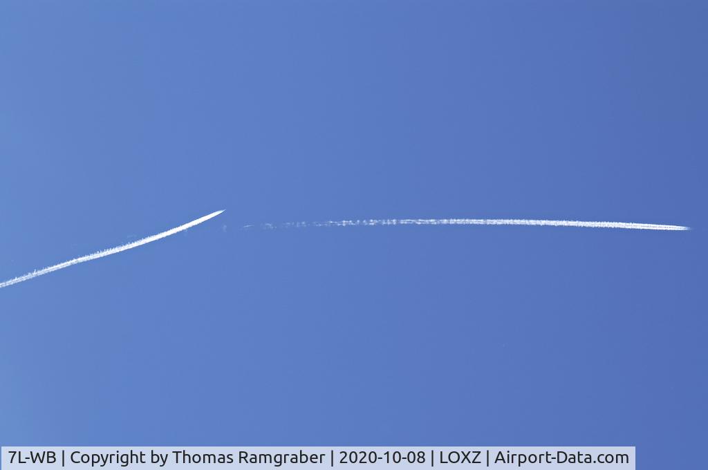 7L-WB, 2007 Eurofighter EF-2000 Typhoon S C/N AS002, Austria - Air Force Eurofighter Typhoon chasing Eurofighter 7L-WO_contrails