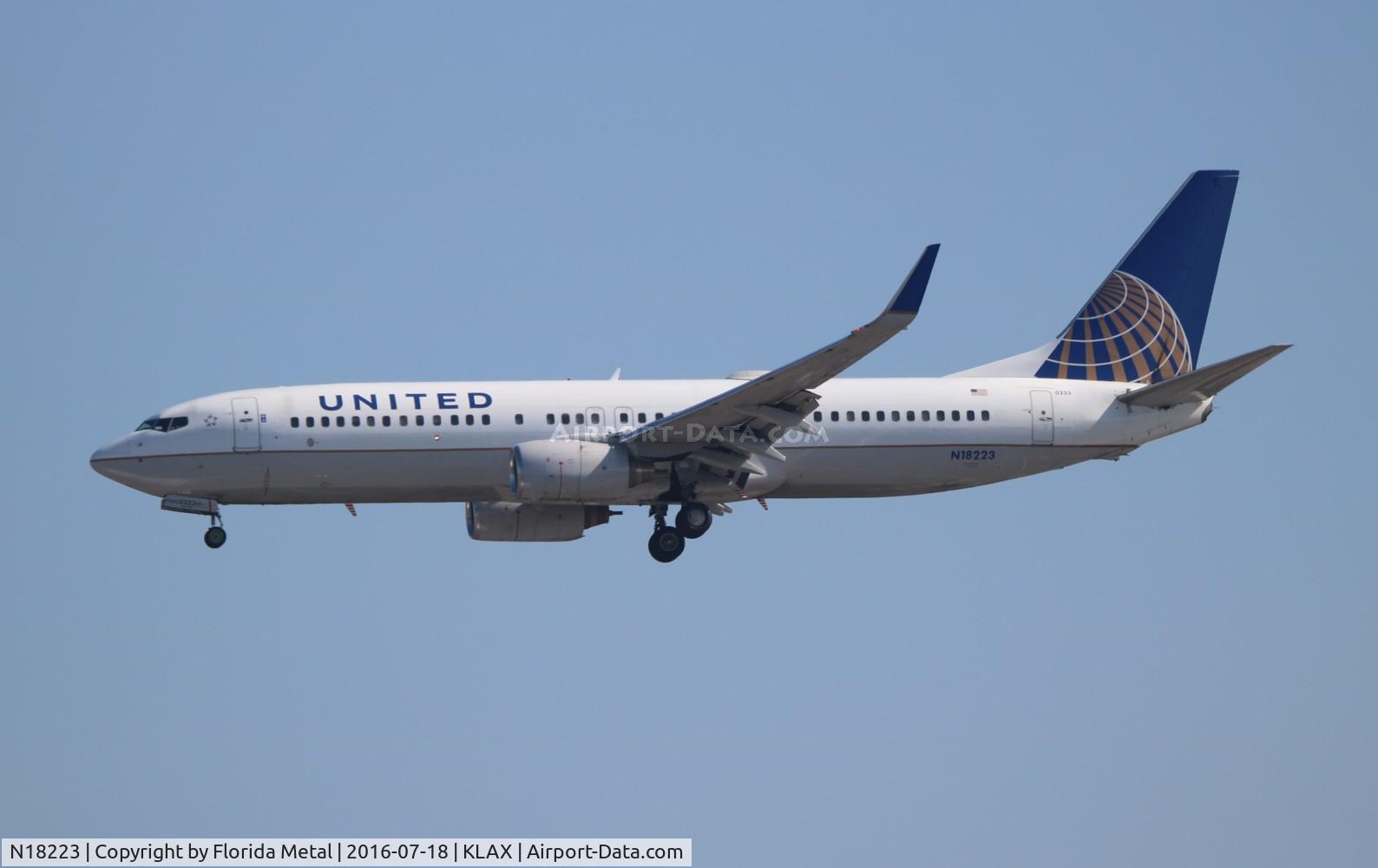 N18223, 1998 Boeing 737-824 C/N 28932, United 737-824