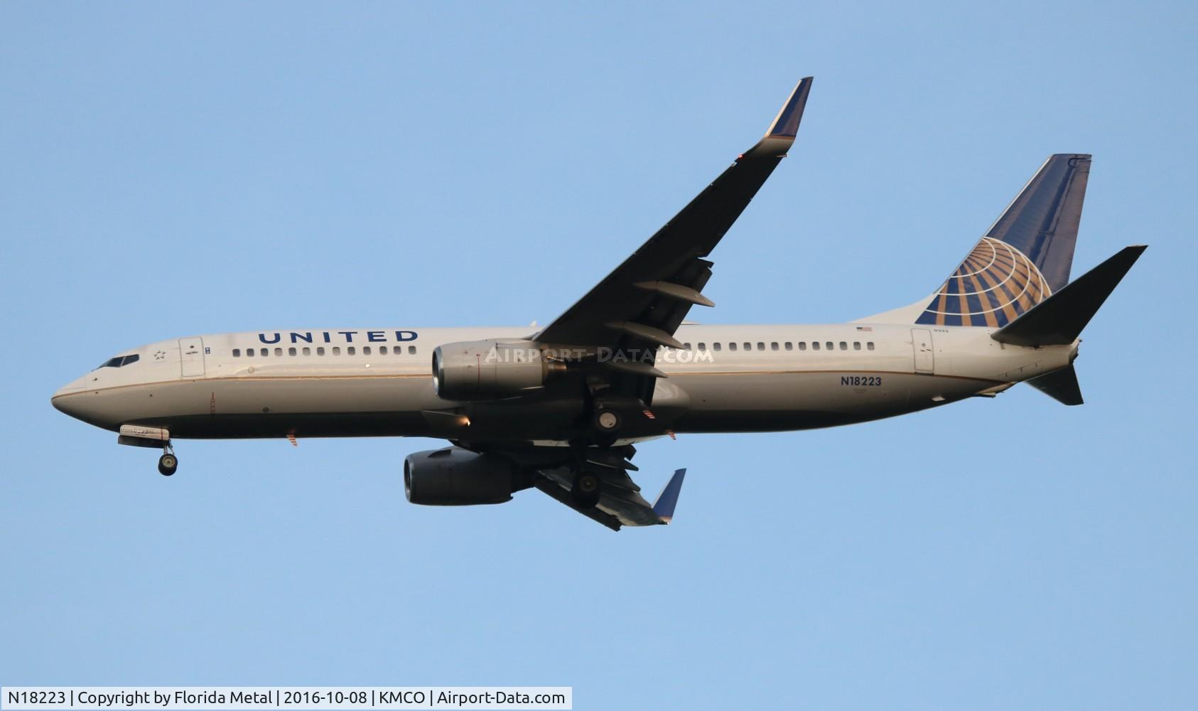 N18223, 1998 Boeing 737-824 C/N 28932, United 737-824