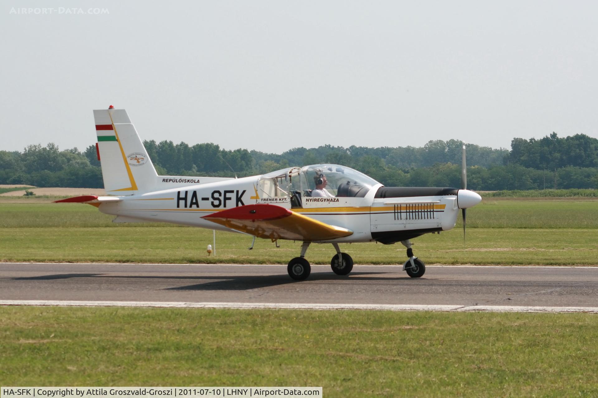 HA-SFK, 1980 Zlin Z-142 C/N 0220, LHNY - Nyíregyháza Airport, Hungary