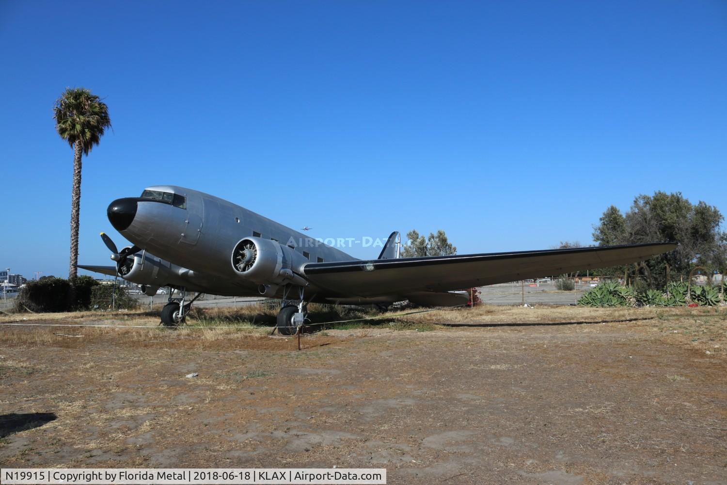 N19915, Douglas DC-3-G102A C/N 7347, Douglas DC-3