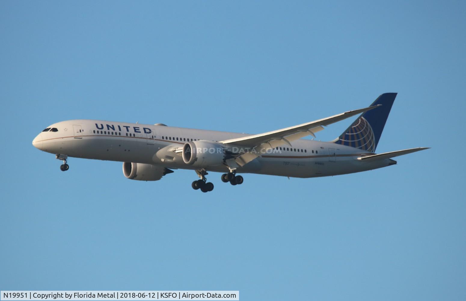 N19951, 2014 Boeing 787-9 Dreamliner C/N 36402, United 787-9