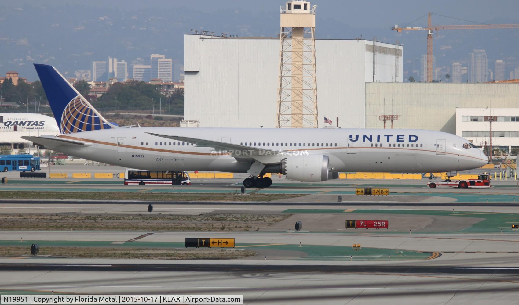 N19951, 2014 Boeing 787-9 Dreamliner C/N 36402, United 787-9