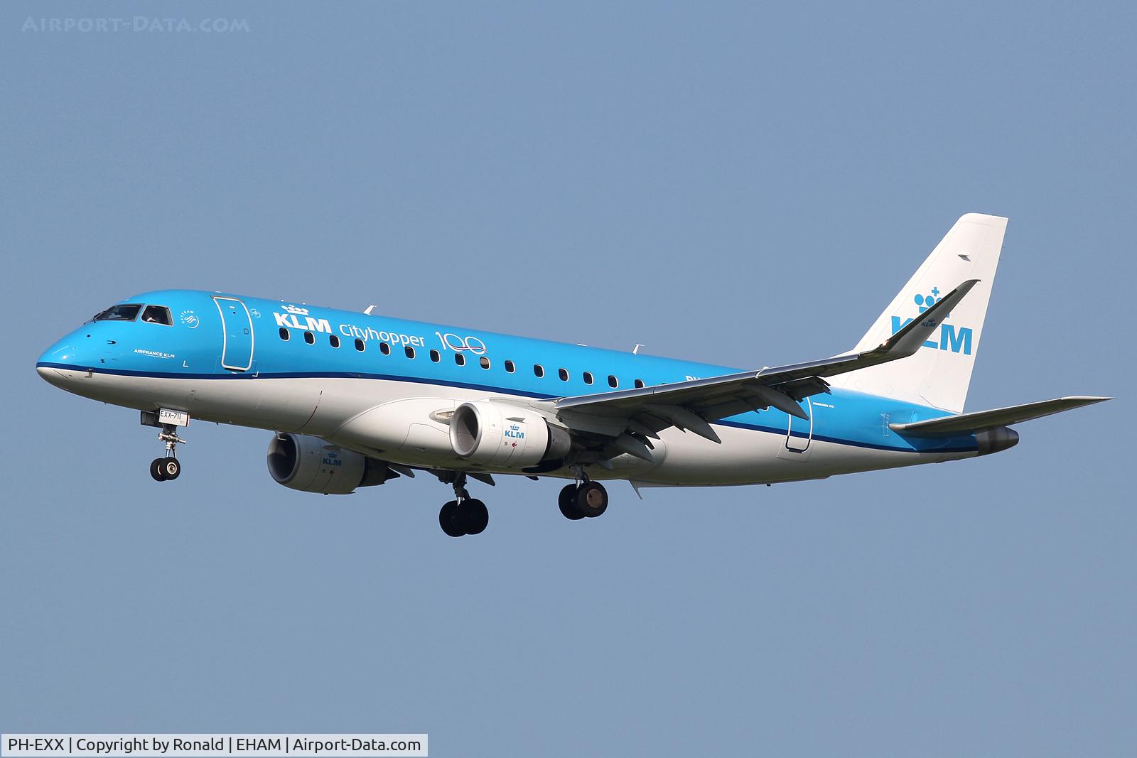 PH-EXX, 2018 Embraer 175STD (ERJ-170-200) C/N 17000711, short finals