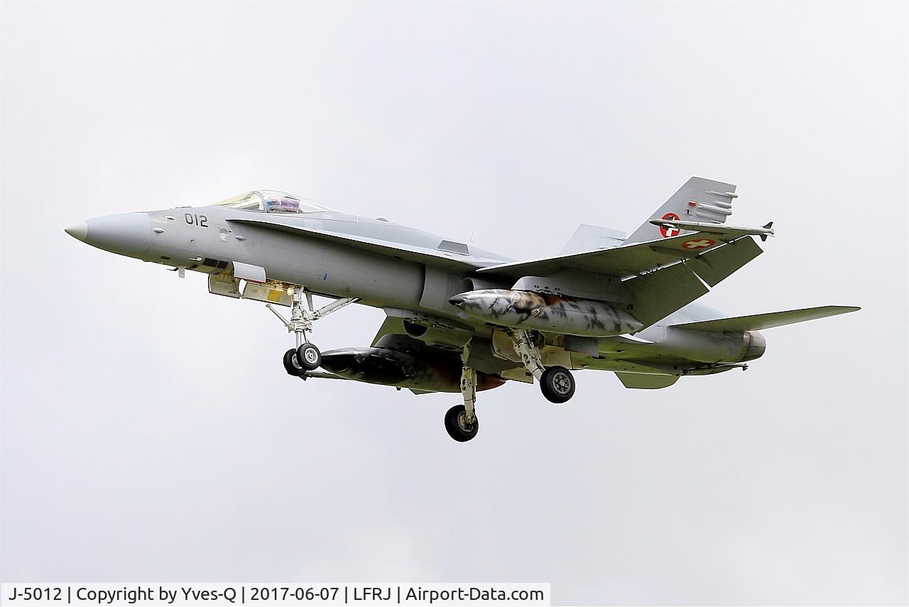 J-5012, McDonnell Douglas F/A-18C Hornet C/N 1352/SFC012, McDonnell Douglas FA-18C Hornet, Short approachl rwy 26, Landivisiau Naval Air Base (LFRJ) Tiger Meet 2017