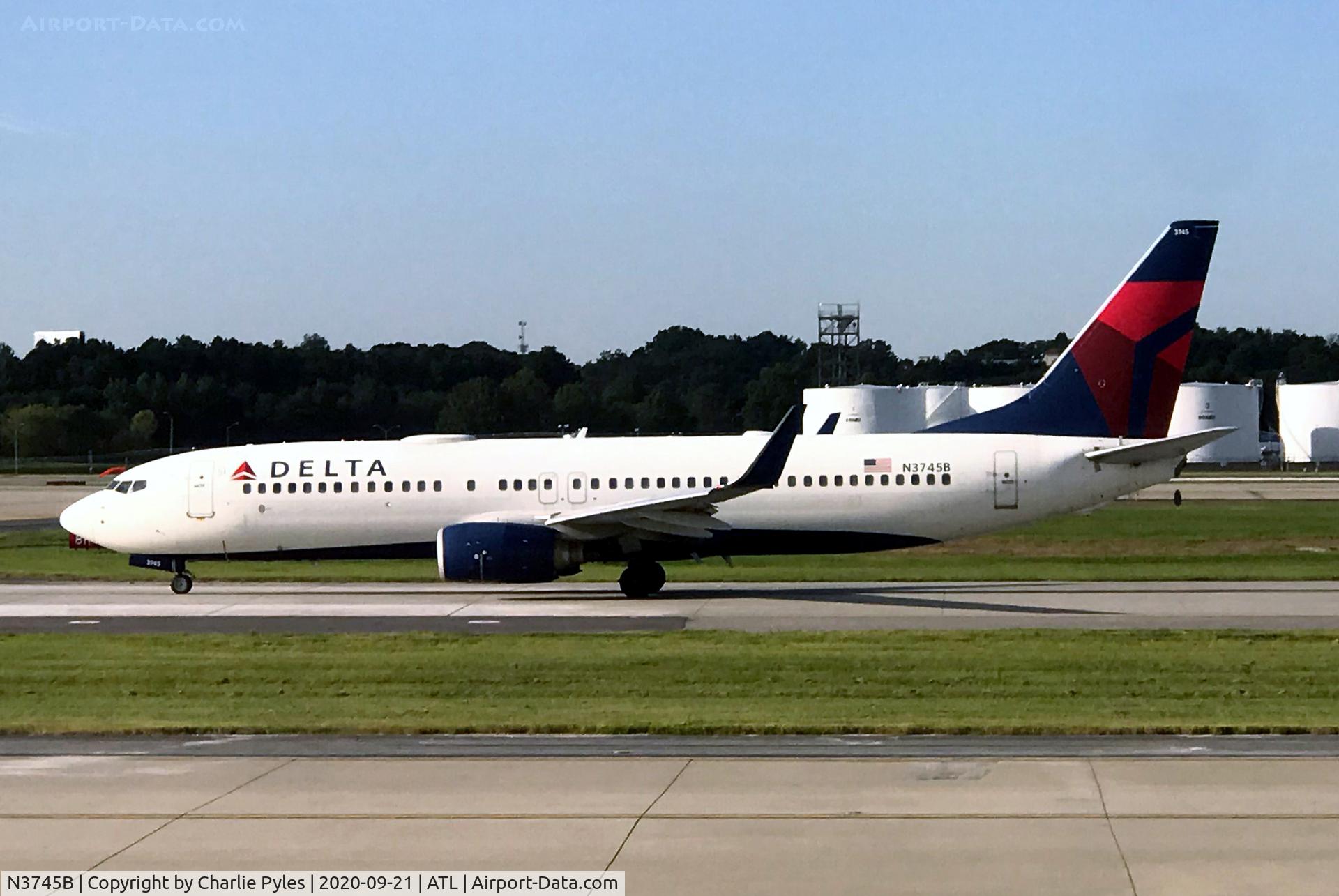 N3745B, 2001 Boeing 737-832 C/N 32373, B Con