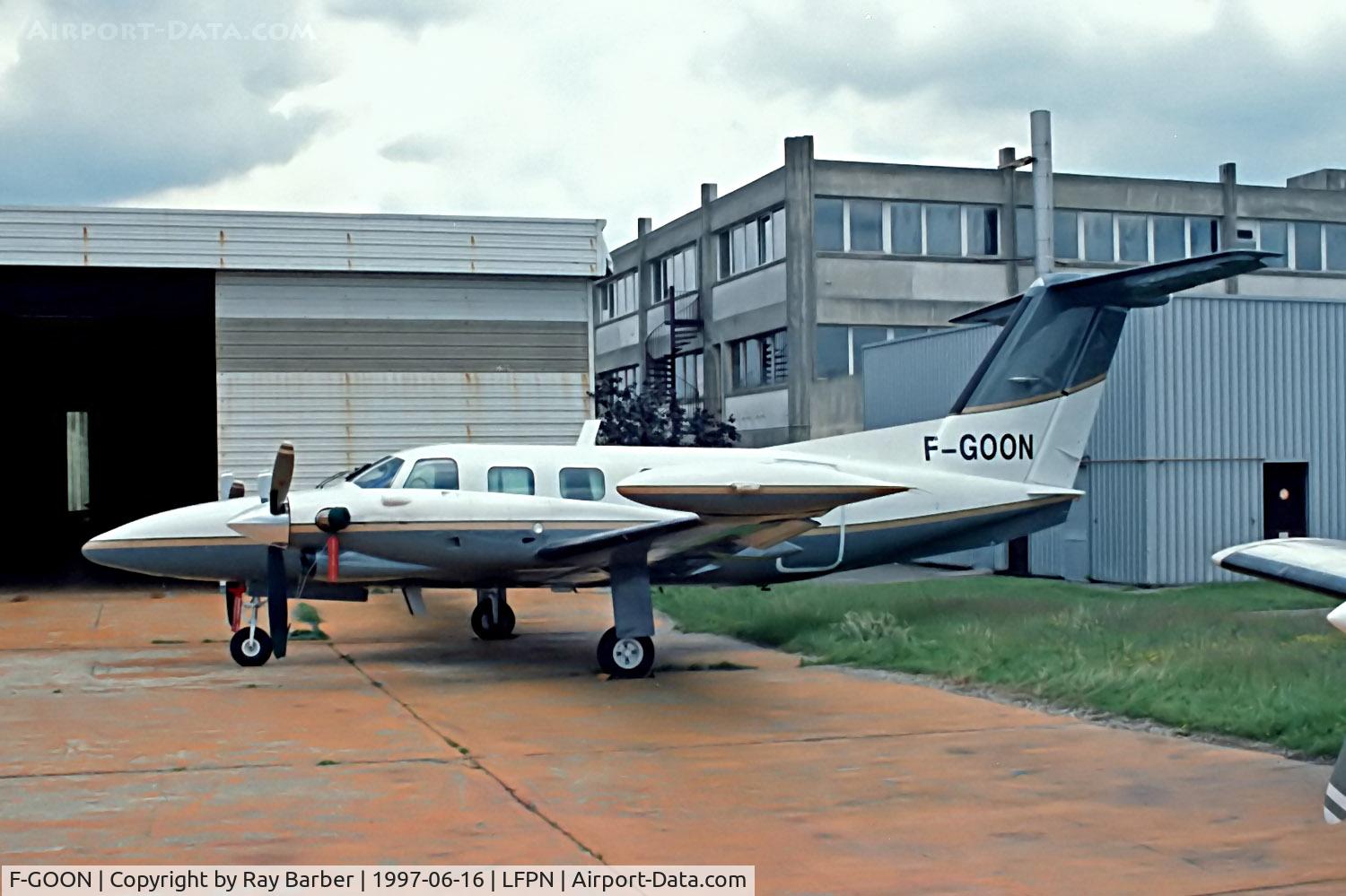 F-GOON, Piper PA-42 C/N 42-8001030, F-GOON   Piper PA-42 Cheyenne III [42-8001030] (Sarl Soon) Toussus-le-Noble~F 16/06/1997