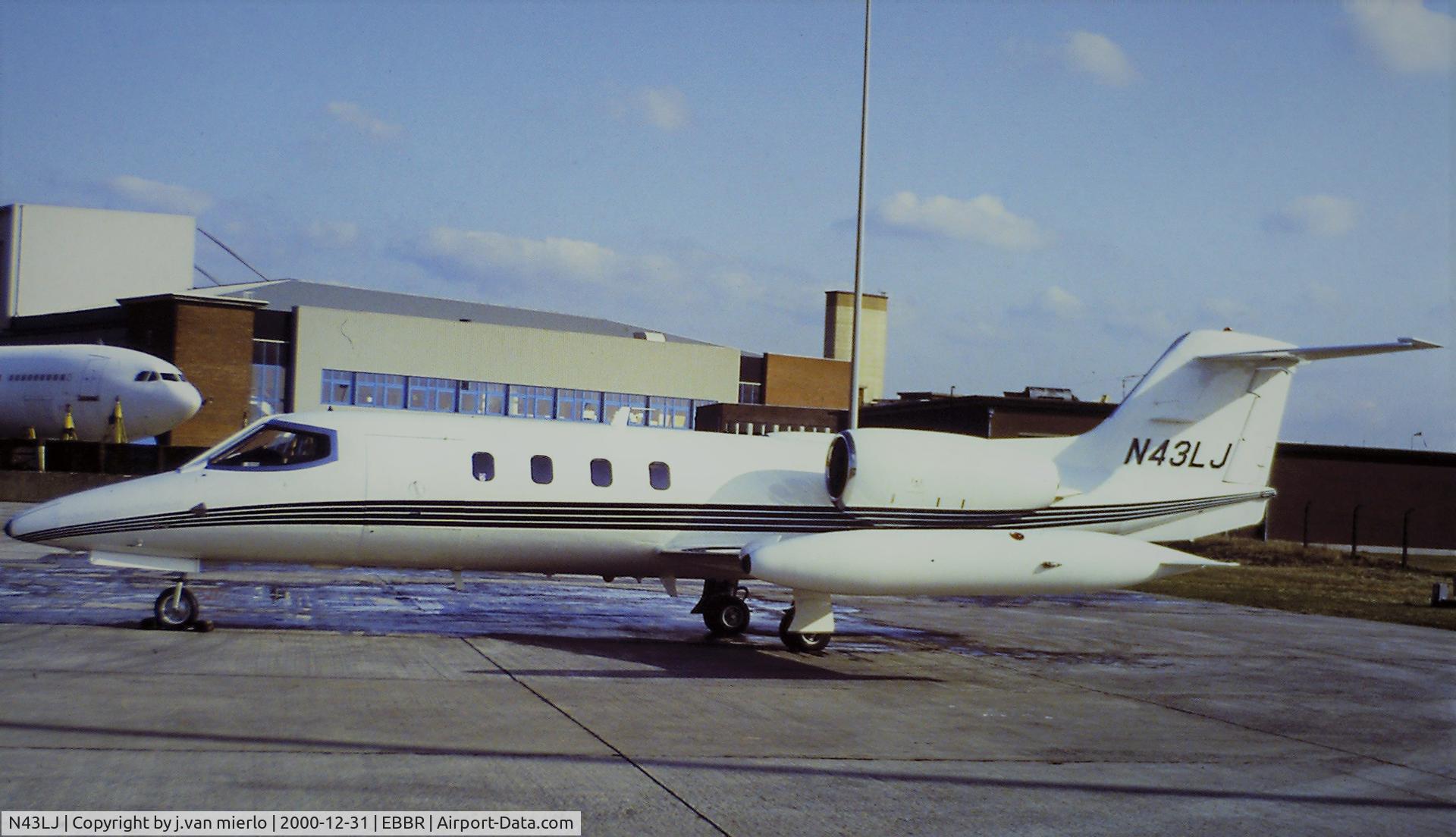 N43LJ, 1978 Gates Learjet 36A C/N 043, Brussels G.A.T. late 90's scan from slide