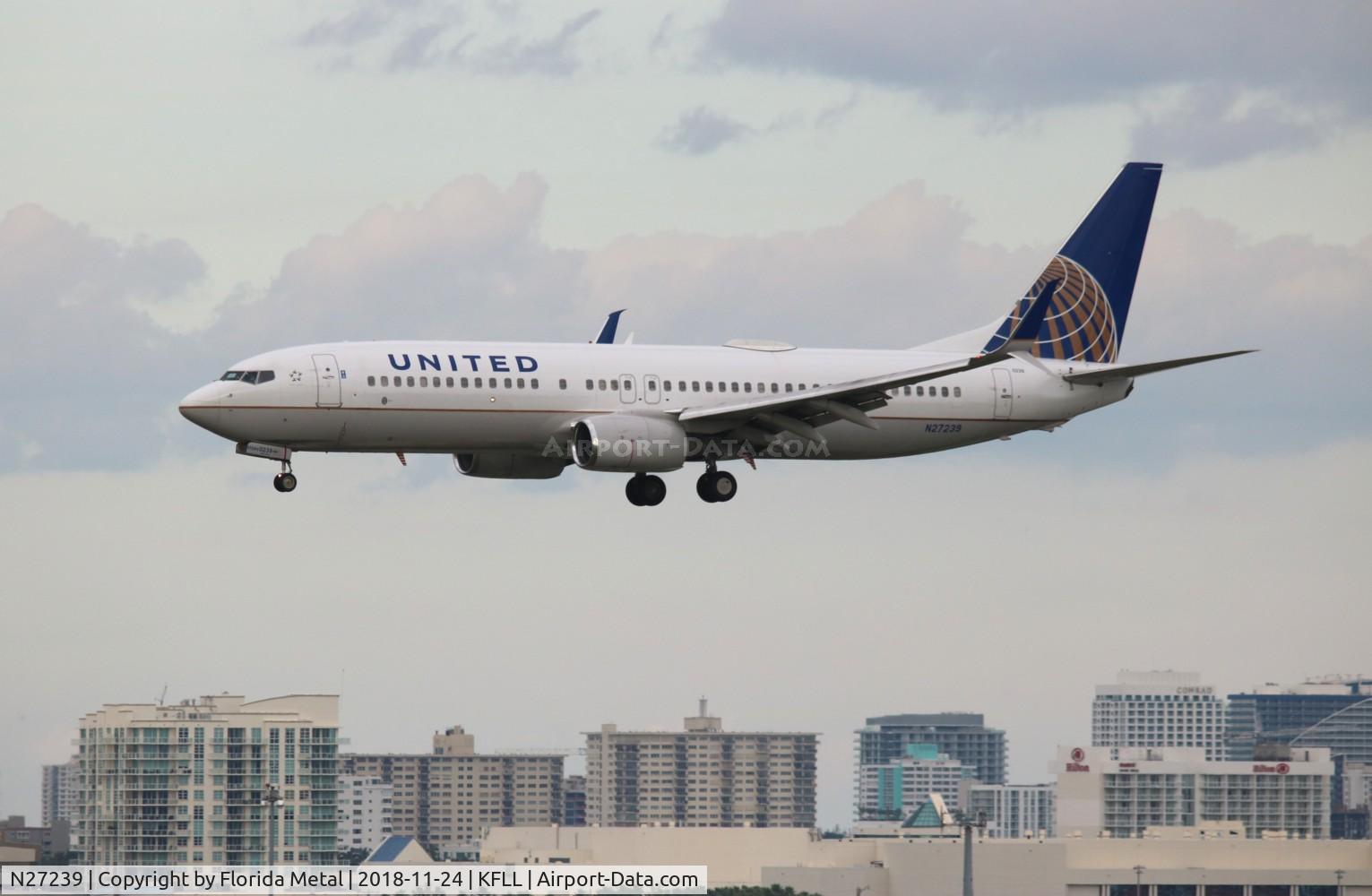 N27239, 1999 Boeing 737-824 C/N 28951, United 737-824