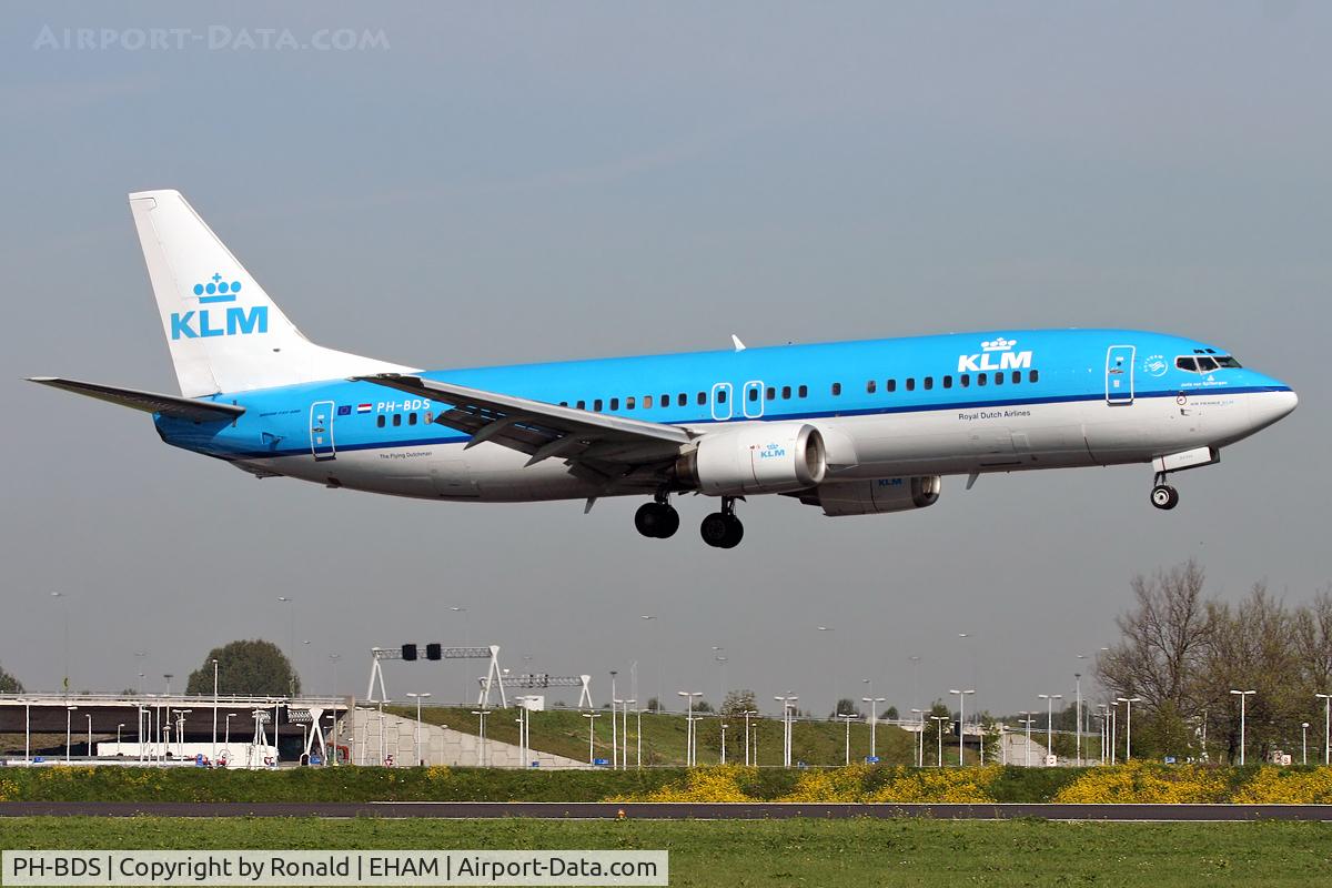 PH-BDS, 1989 Boeing 737-406 C/N 24529, short final