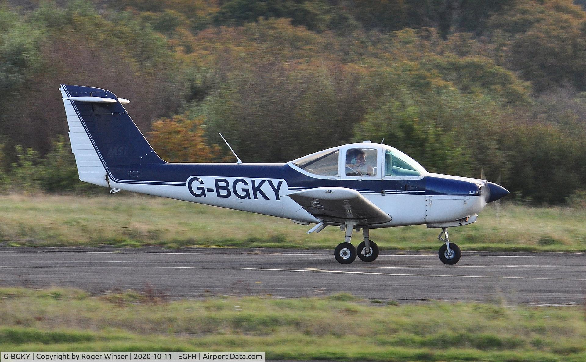 G-BGKY, 1978 Piper PA-38-112 Tomahawk Tomahawk C/N 38-78A0737, Resident Tomahawk departing Runway 22.