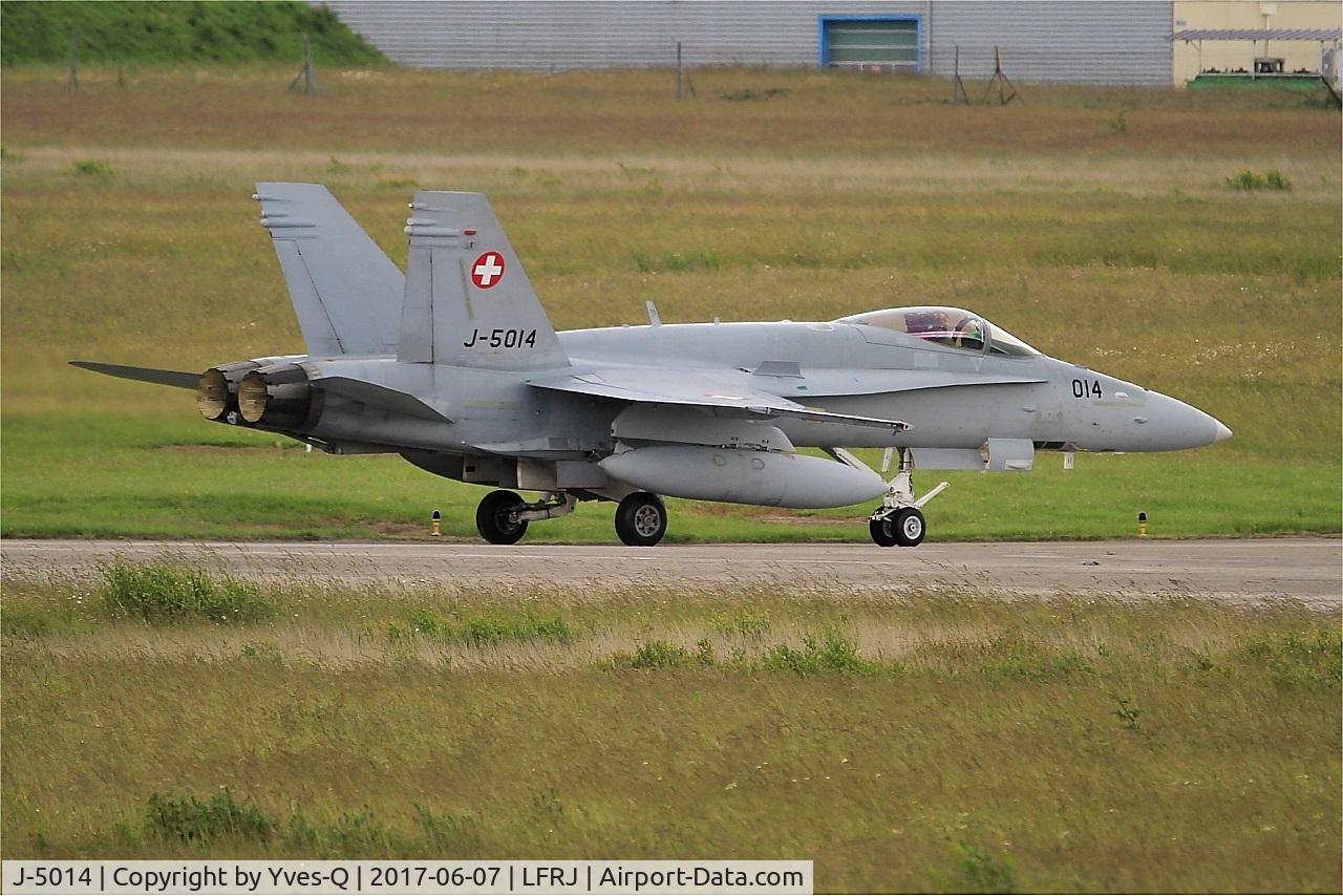 J-5014, McDonnell Douglas F/A-18C Hornet C/N 1359, McDonnell Douglas FA-18C Hornet, Taxiing to flight line, Landivisiau Naval Air Base (LFRJ) Tiger Meet 2017