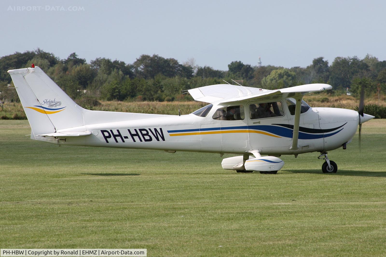 PH-HBW, Cessna 172S C/N 172S8113, at ehmz