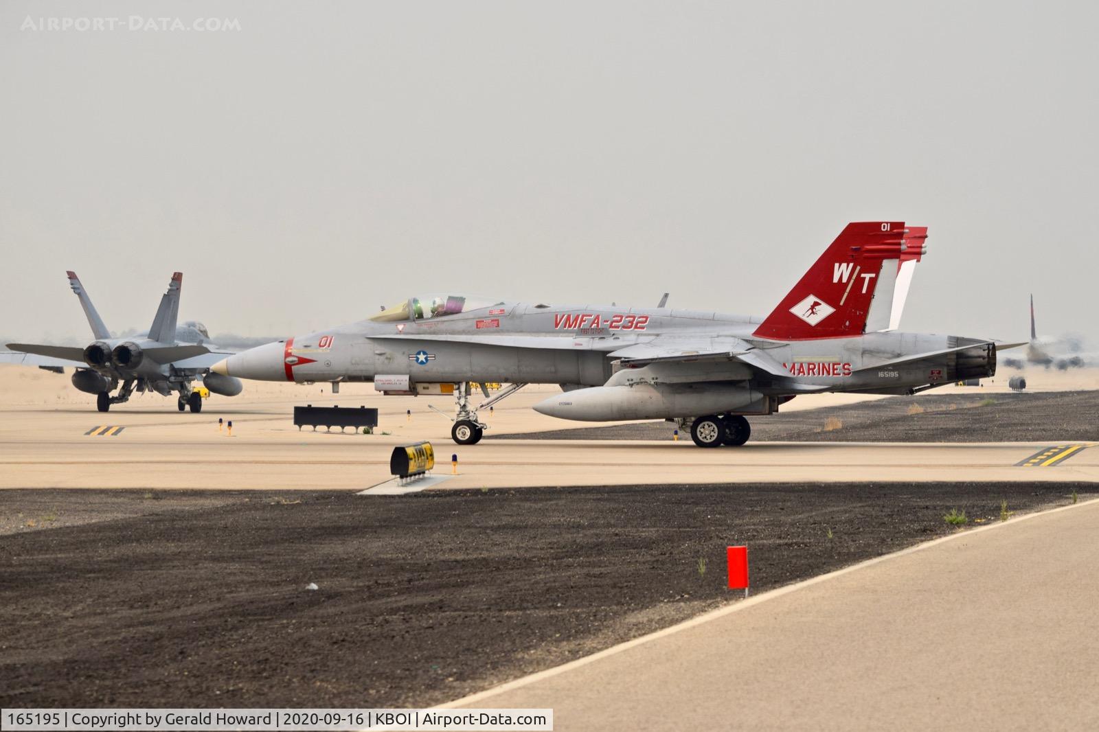 165195, McDonnell Douglas F/A-18C C/N 1340/C420, Taxiing off north GA ramp. VMFA-232 