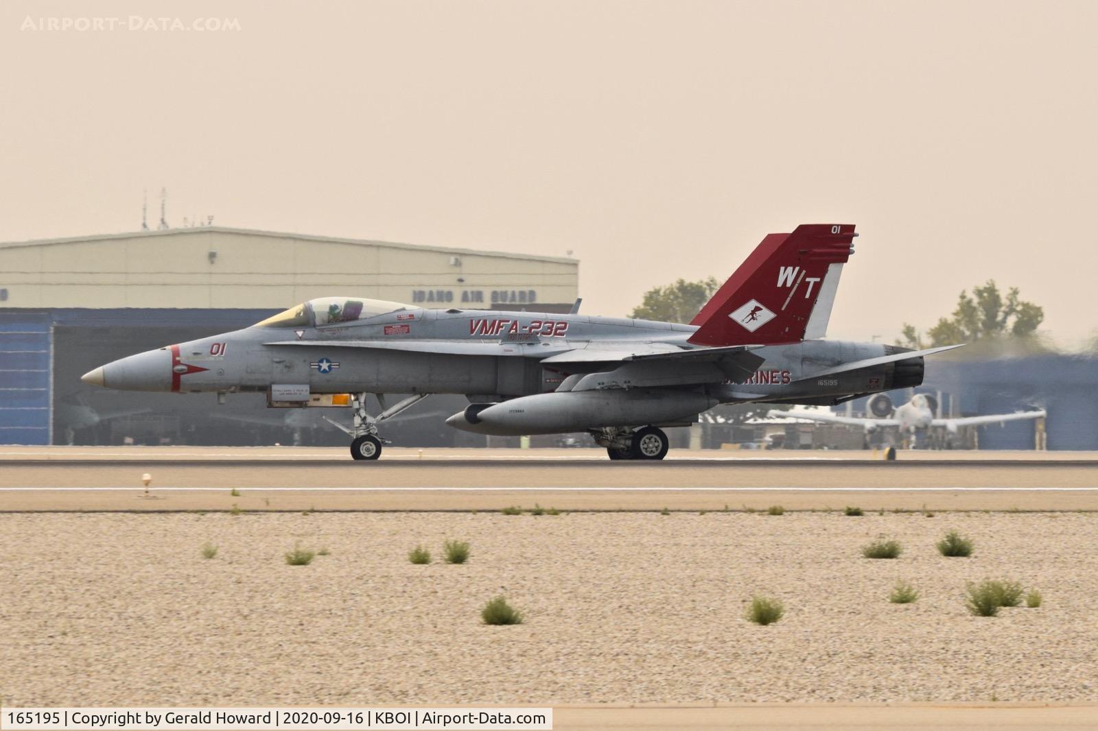 165195, McDonnell Douglas F/A-18C C/N 1340/C420, Take off on 10L. VMFA-232 