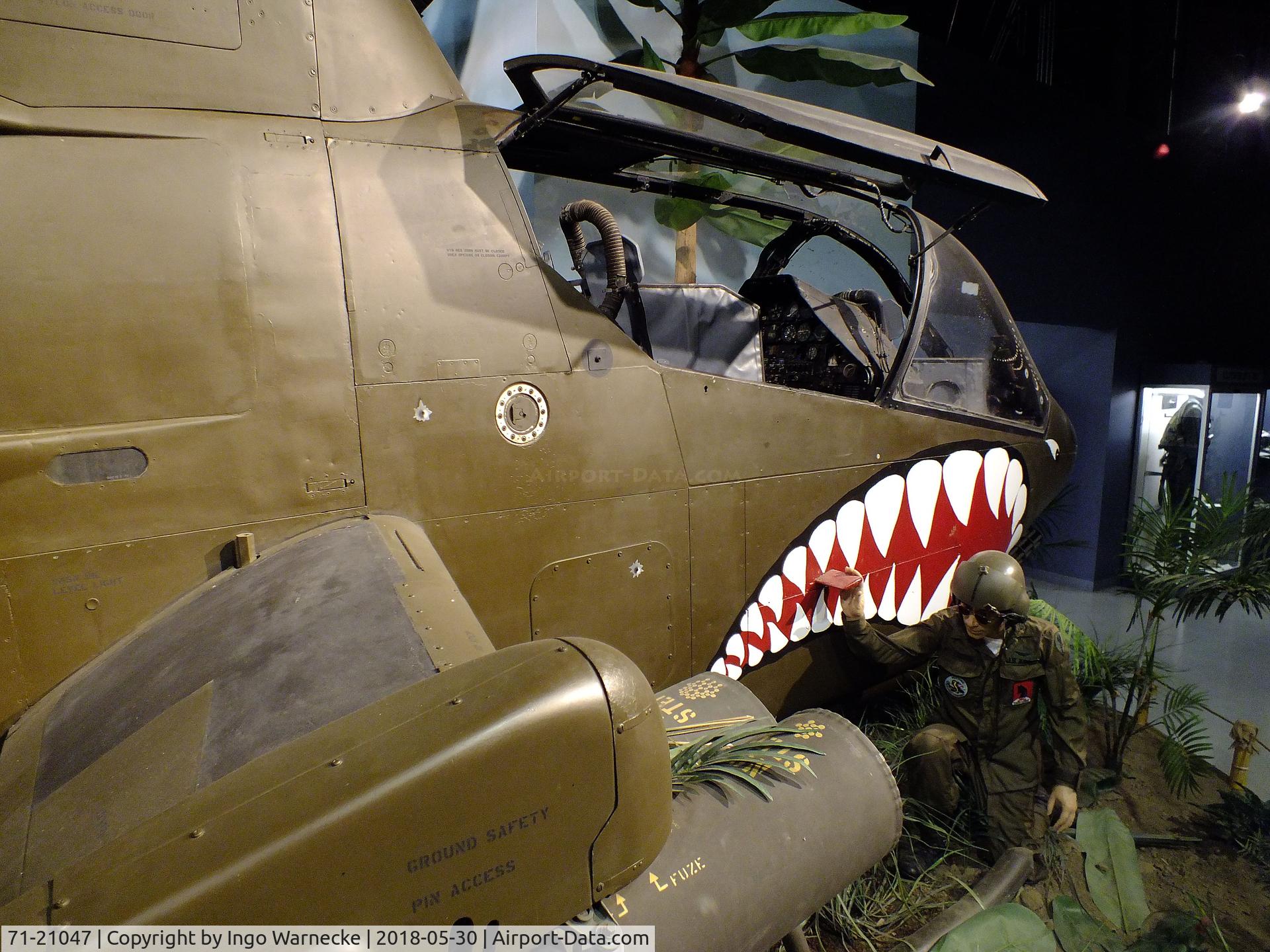 71-21047, 1971 Bell AH-1G C/N 21118, Bell AH-1G Cobra at the Southern Museum of Flight, Birmingham AL