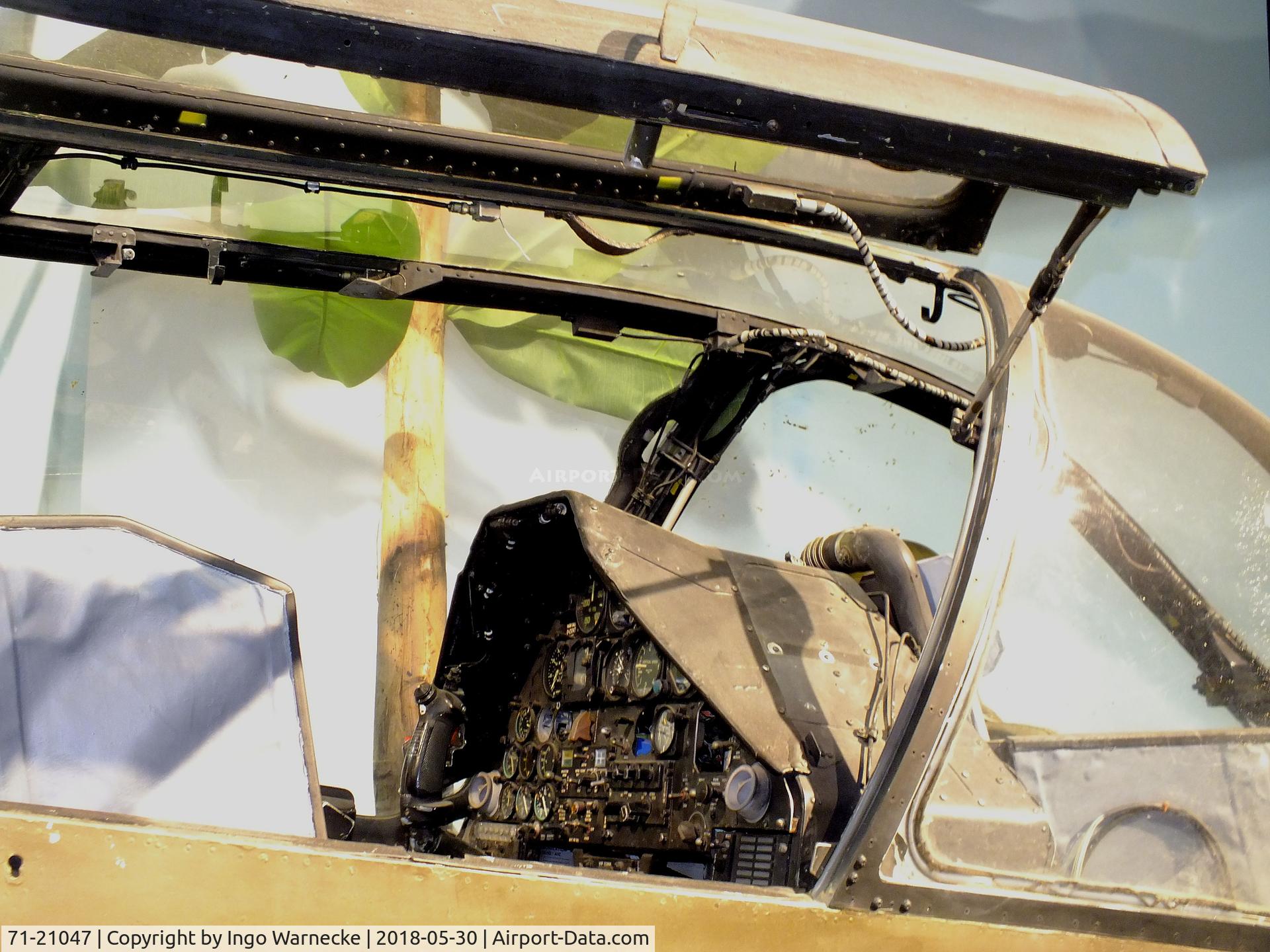 71-21047, 1971 Bell AH-1G C/N 21118, Bell AH-1G Cobra at the Southern Museum of Flight, Birmingham AL  #c