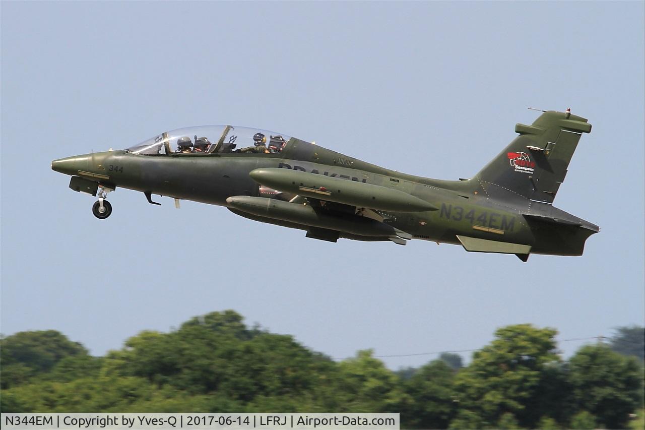 N344EM, 1991 Aermacchi MB-339CB C/N 6801/174, Aermacchi MB-339CB, Take off rwy 26, Landivisiau Naval Air Base (LFRJ) Tiger Meet 2017