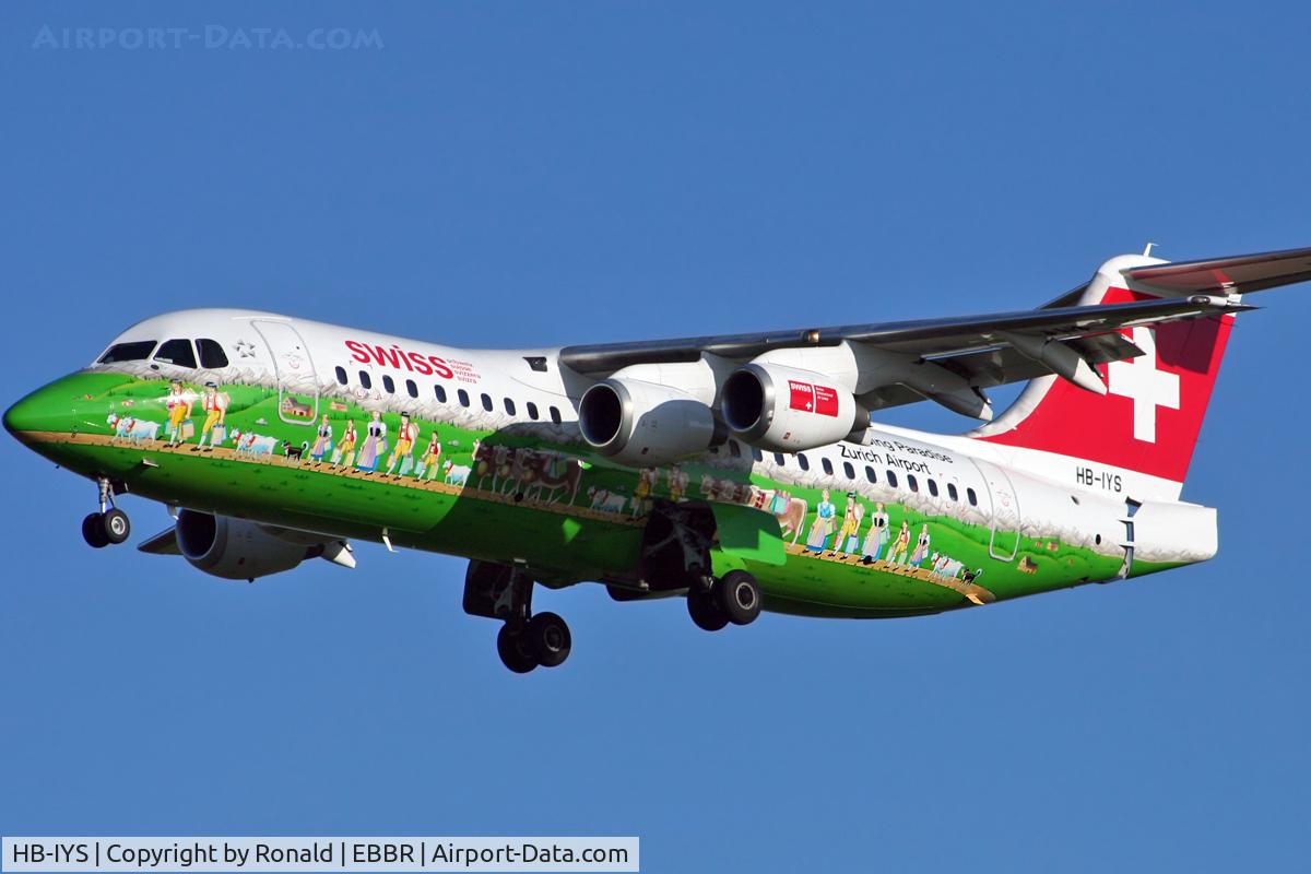 HB-IYS, 2001 British Aerospace Avro 146-RJ100 C/N E3381, at bru