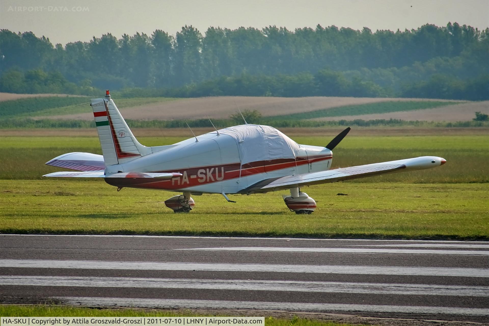 HA-SKU, Piper PA-28-140 Cherokee Cruiser E C/N 28-7225304, LHNY - Nyíregyháza Airport, Hungary
