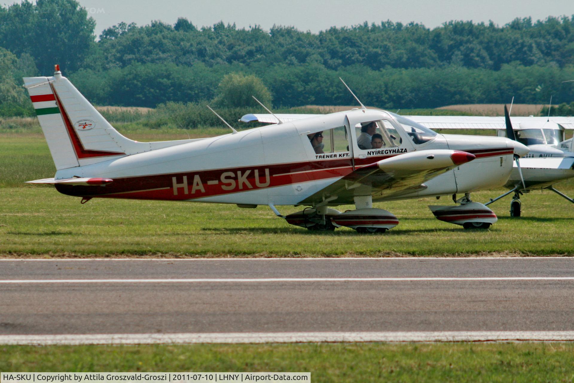 HA-SKU, Piper PA-28-140 Cherokee Cruiser E C/N 28-7225304, LHNY - Nyíregyháza Airport, Hungary
