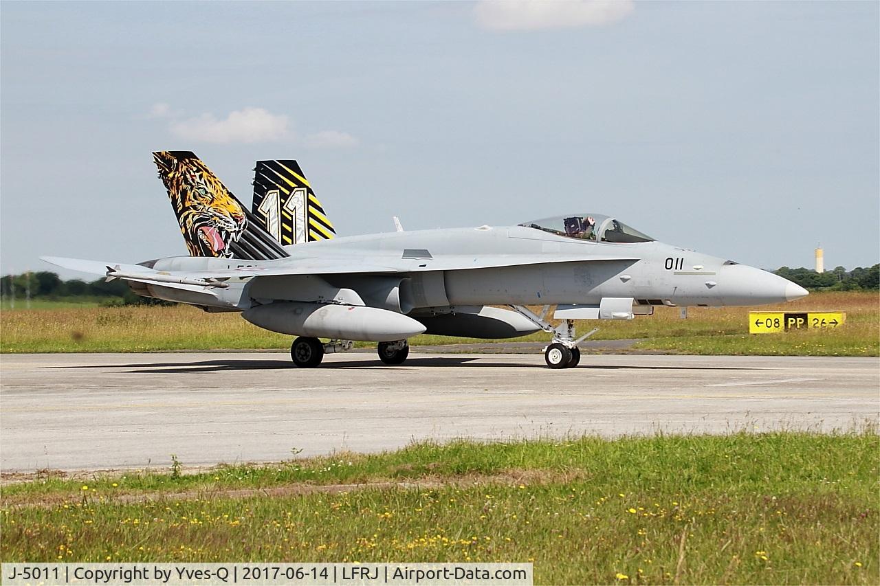 J-5011, McDonnell Douglas F/A-18C Hornet C/N 1351, McDonnell Douglas FA-18C Hornet, Taxiing to flight line, Landivisiau Naval Air Base (LFRJ) Tiger Meet 2017