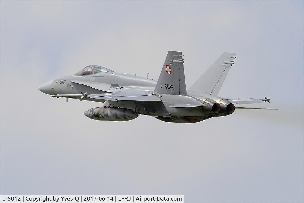 J-5012, McDonnell Douglas F/A-18C Hornet C/N 1352/SFC012, McDonnell Douglas FA-18C Hornet, Climbing from rwy 26, Landivisiau Naval Air Base (LFRJ) Tiger Meet 2017