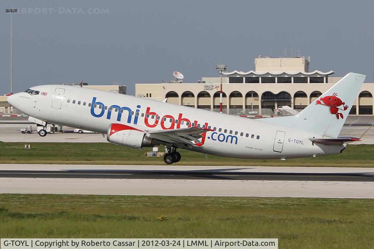 G-TOYL, 1999 Boeing 737-36N C/N 28594, Runway 31