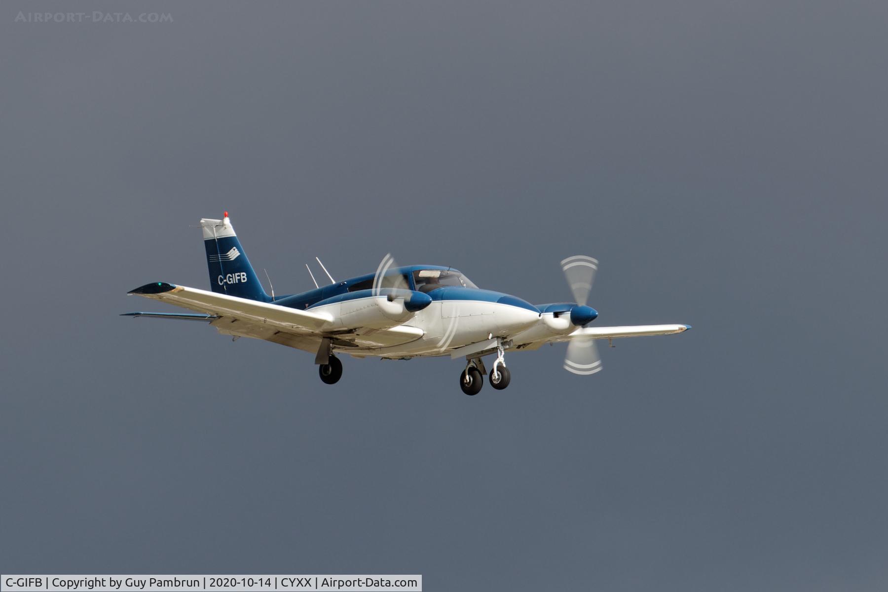 C-GIFB, 1964 Piper PA-30 Twin Comanche Twin Comanche C/N 30-64, On final for 19