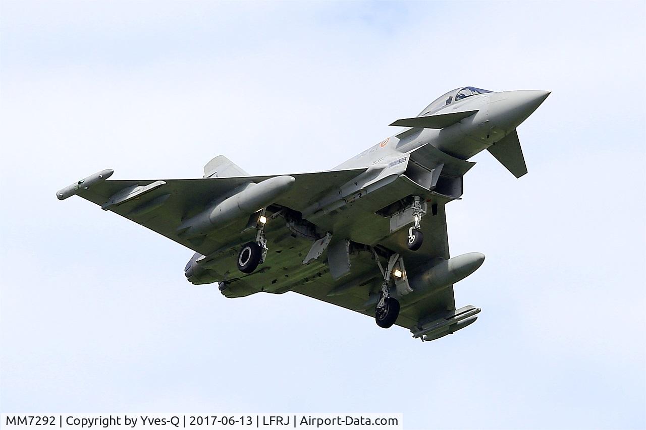 MM7292, Eurofighter EF-2000 Typhoon S C/N IS024, Eurofighter EF-2000 Typhoon S, Short approach rwy 08, Landivisiau Naval Air Base (LFRJ) Tiger Meet 2017