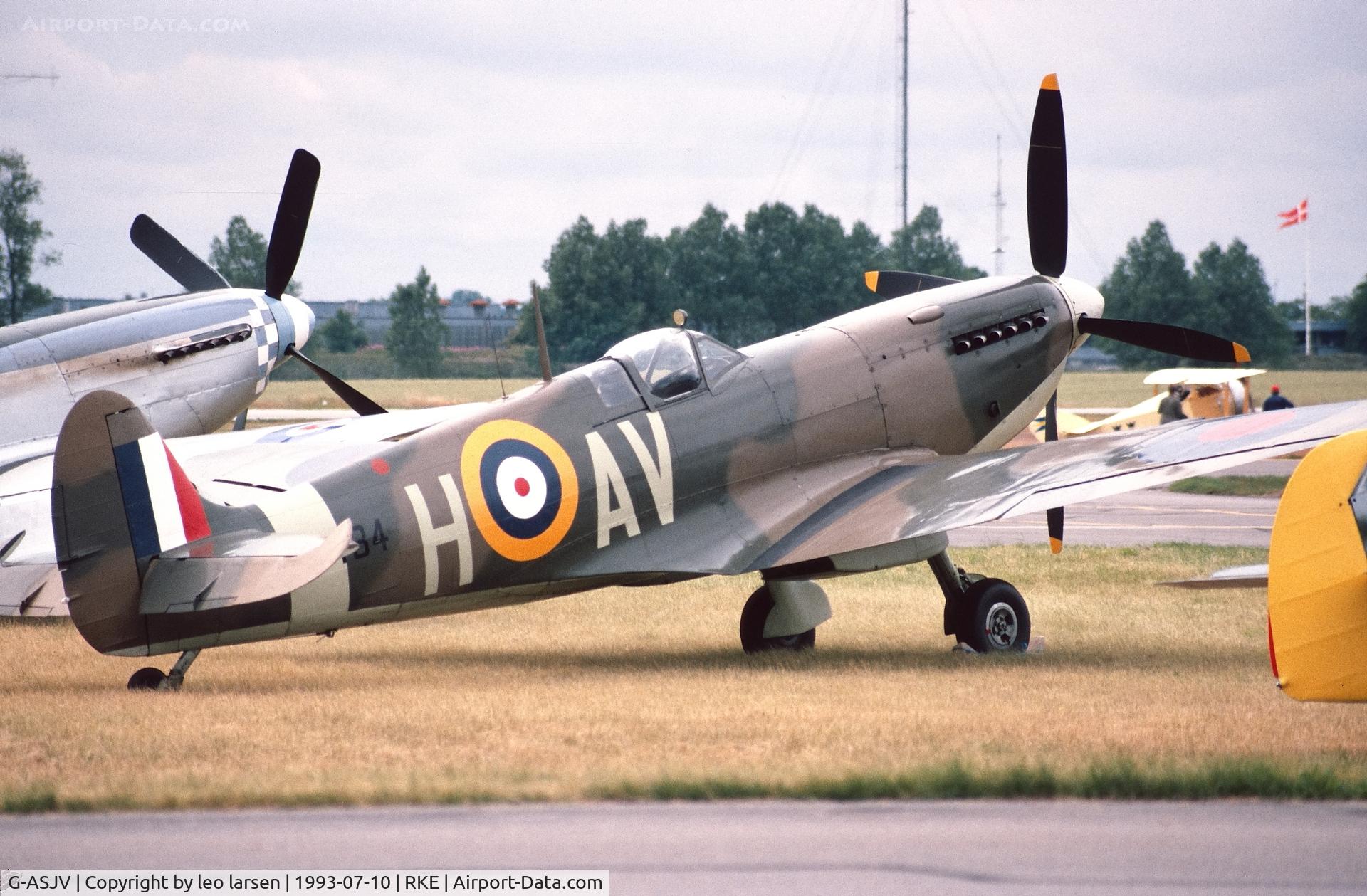 G-ASJV, 1943 Supermarine 361 Spitfire LF.IXb C/N CBAF.IX.552, Roskilde Air Show 10.7.1993