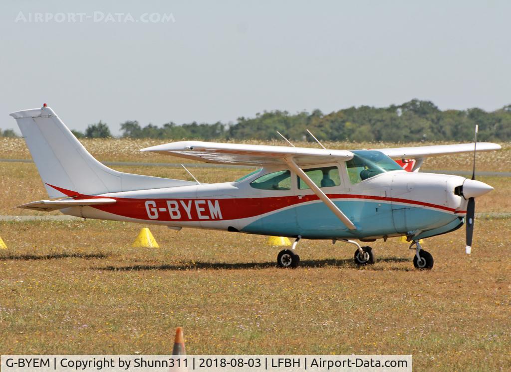 G-BYEM, 1979 Cessna R182 Skylane RG C/N R182-00822, Parked in the grass...