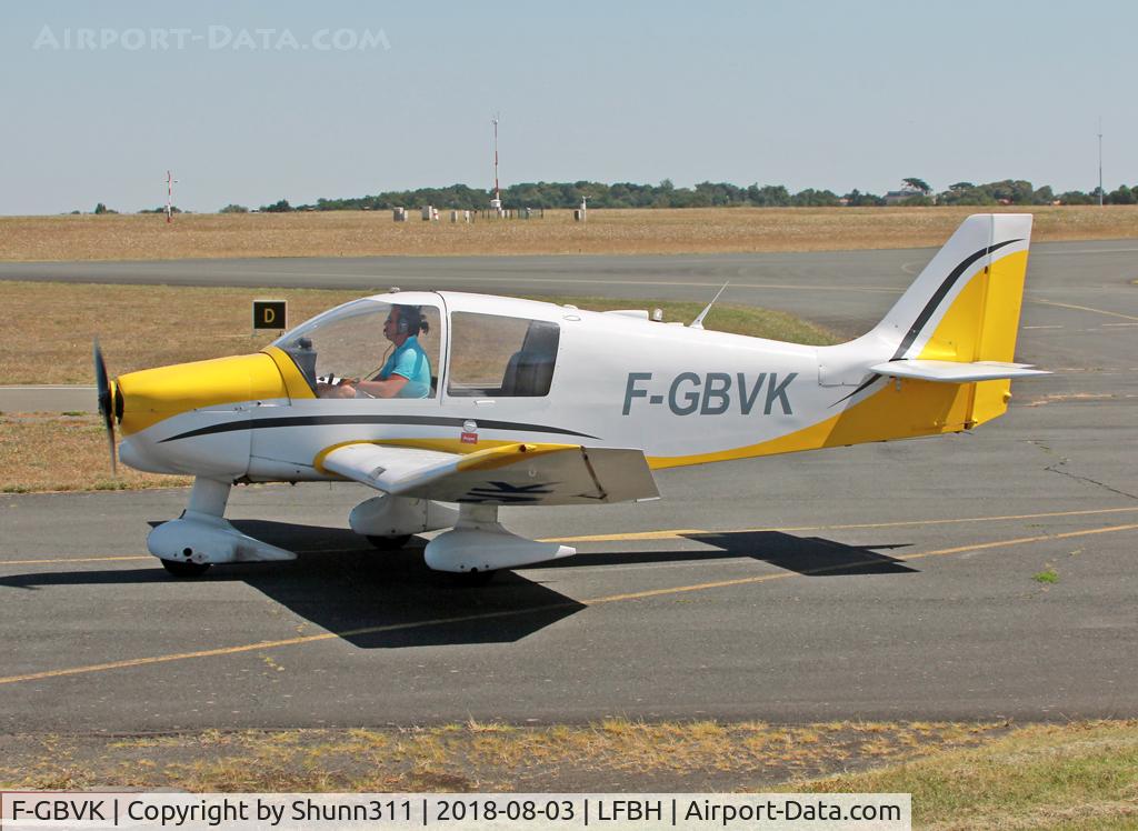 F-GBVK, Robin DR-400-108  Dauphin 2+2 C/N 1393, Taxiing to the Airclub...