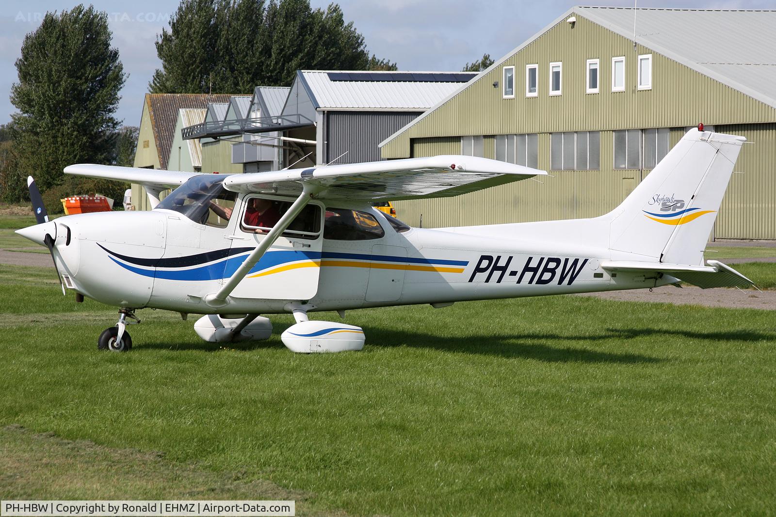 PH-HBW, Cessna 172S C/N 172S8113, at ehmz