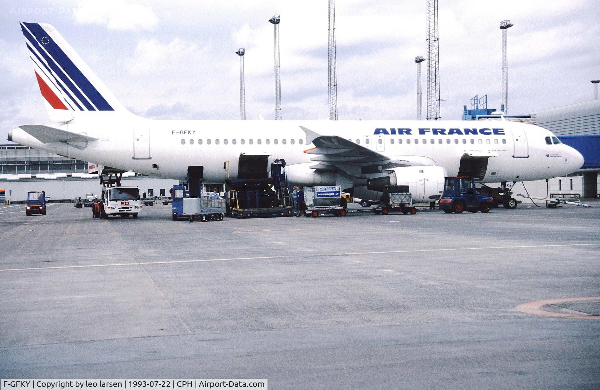 F-GFKY, 1991 Airbus A320-211 C/N 0285, Copenhagen 22.7.1993