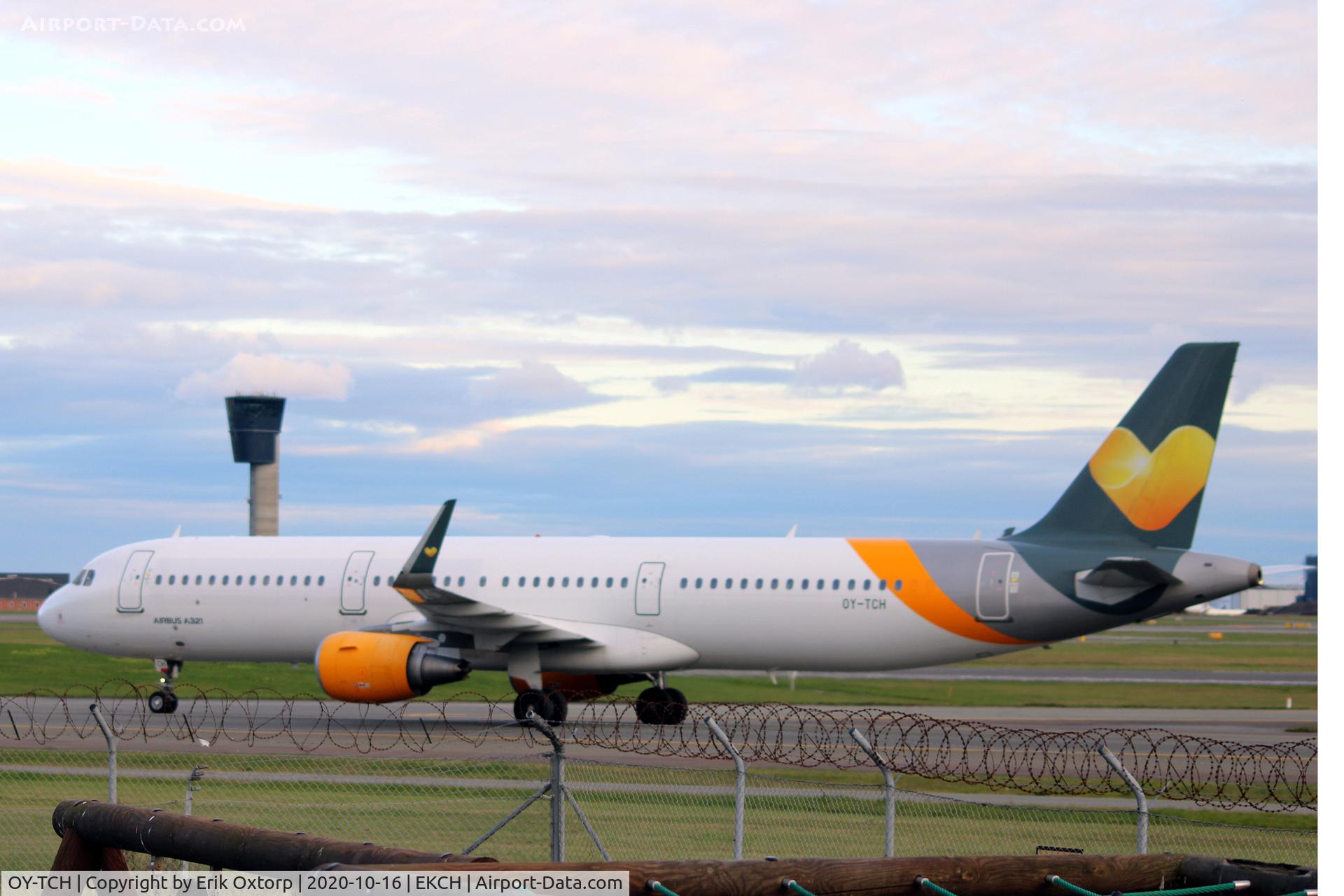 OY-TCH, 2015 Airbus A321-211 C/N 6438, OY-TCH landing rw 04L