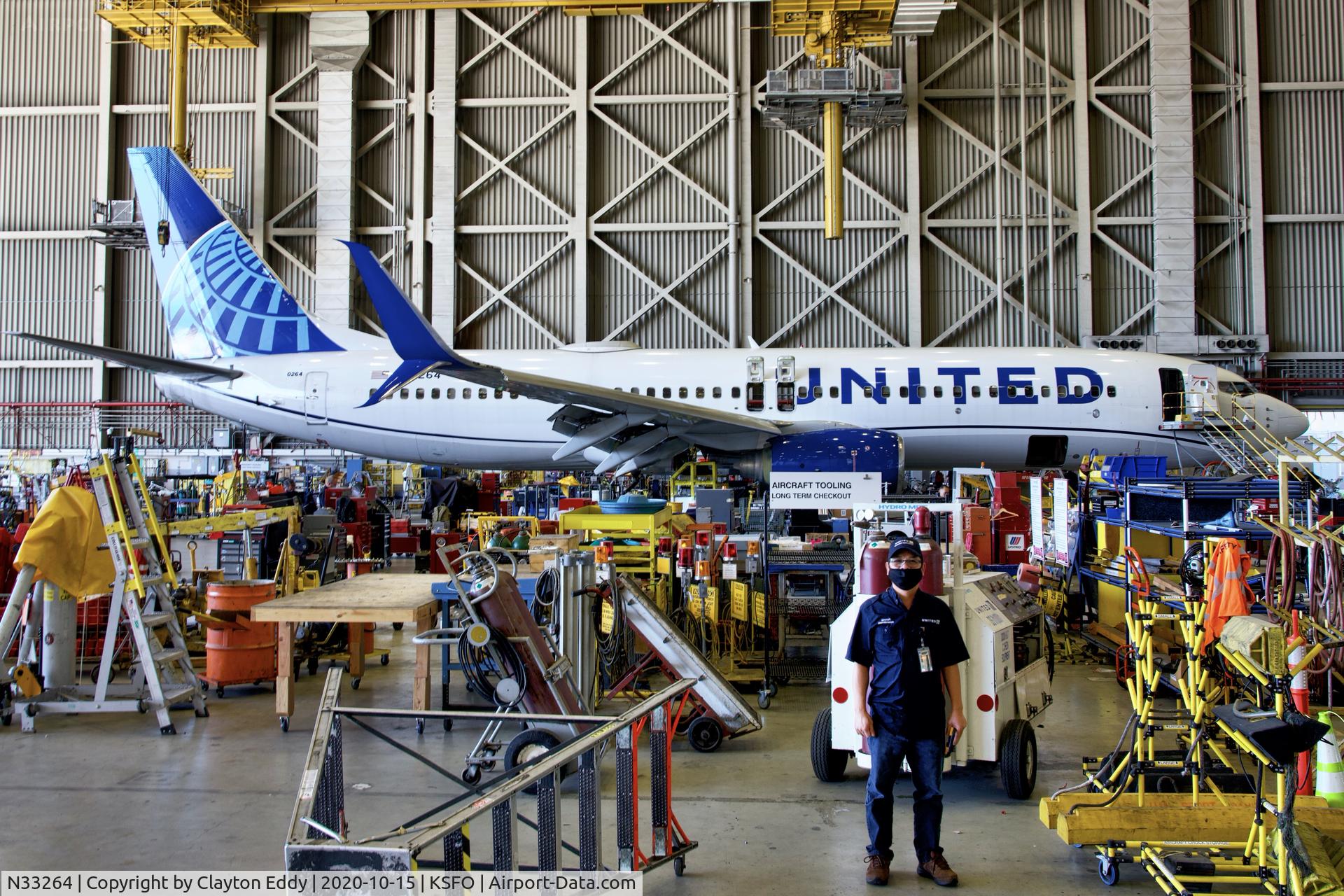 N33264, 2001 Boeing 737-824 C/N 31584, SFO 2020.