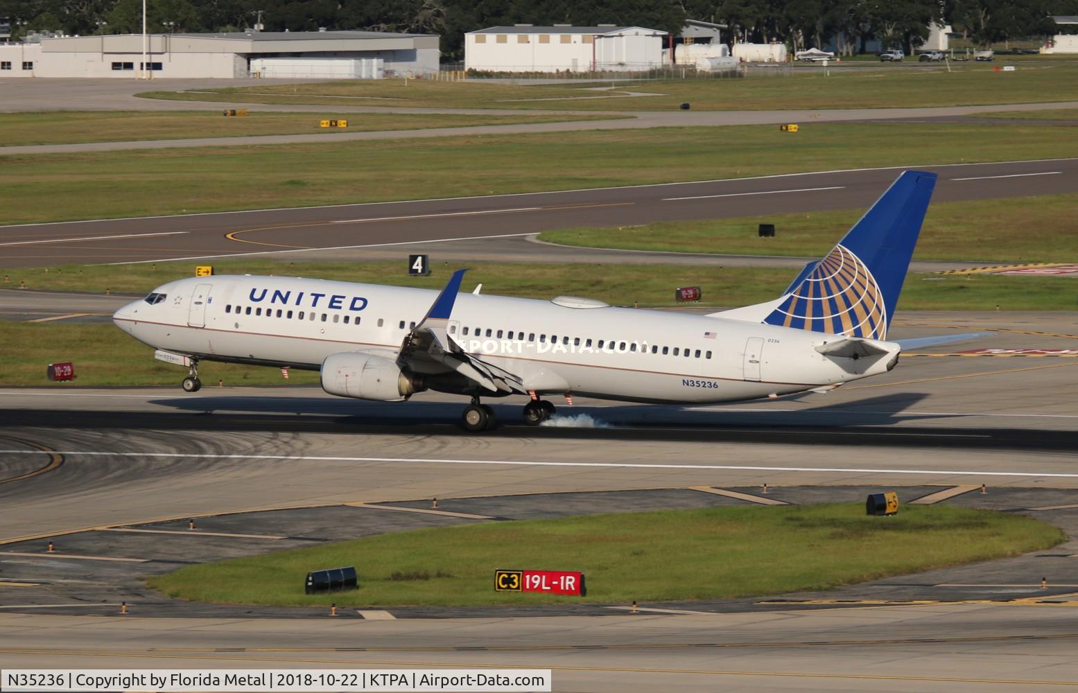 N35236, 1999 Boeing 737-824 C/N 28801, United 737-824