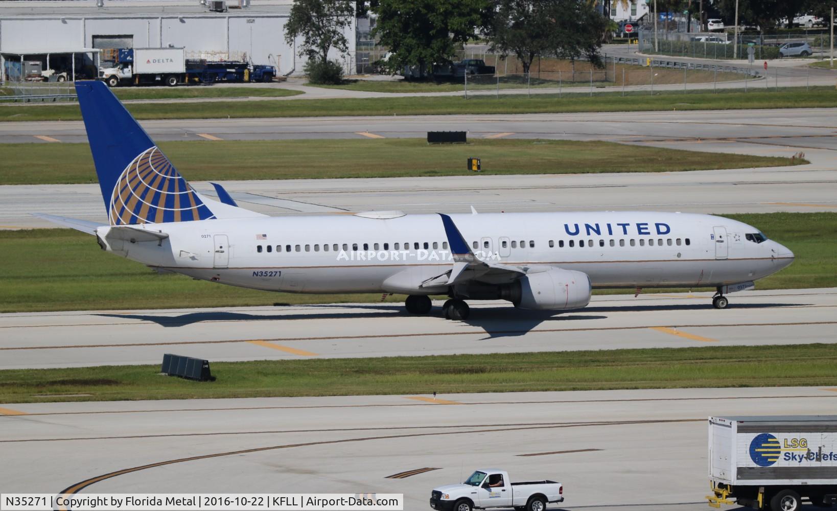 N35271, 2001 Boeing 737-824 C/N 31589, United 737-824