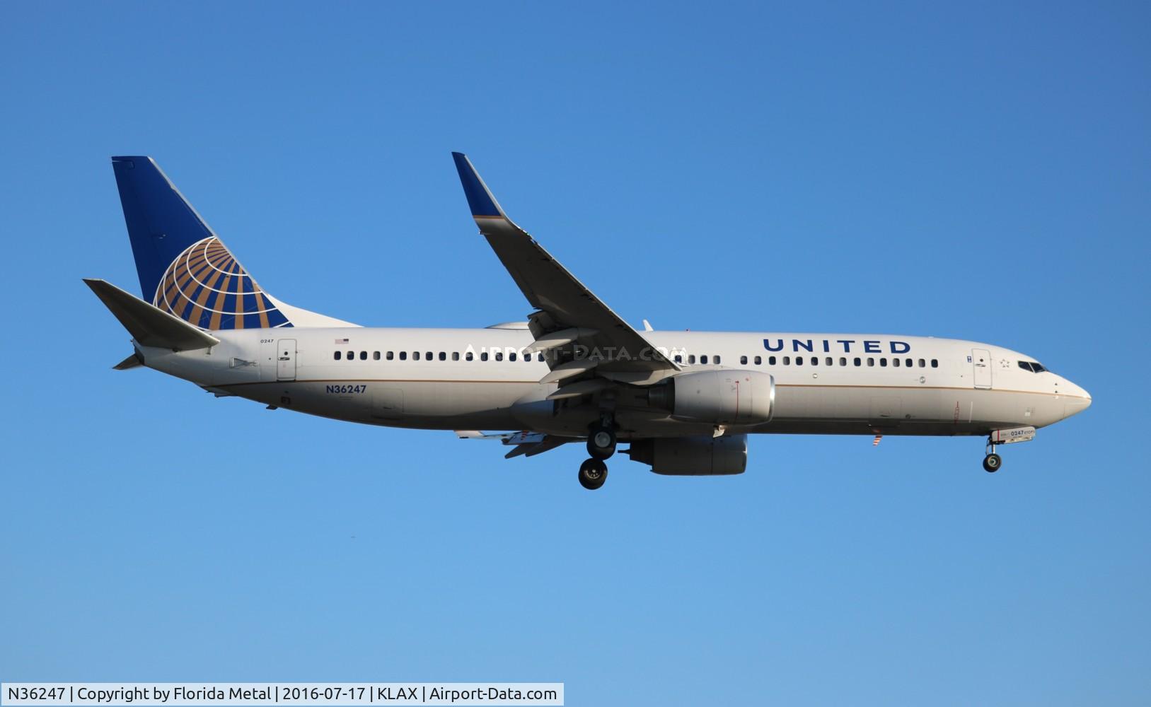 N36247, 1999 Boeing 737-824 C/N 28807, United 737-824
