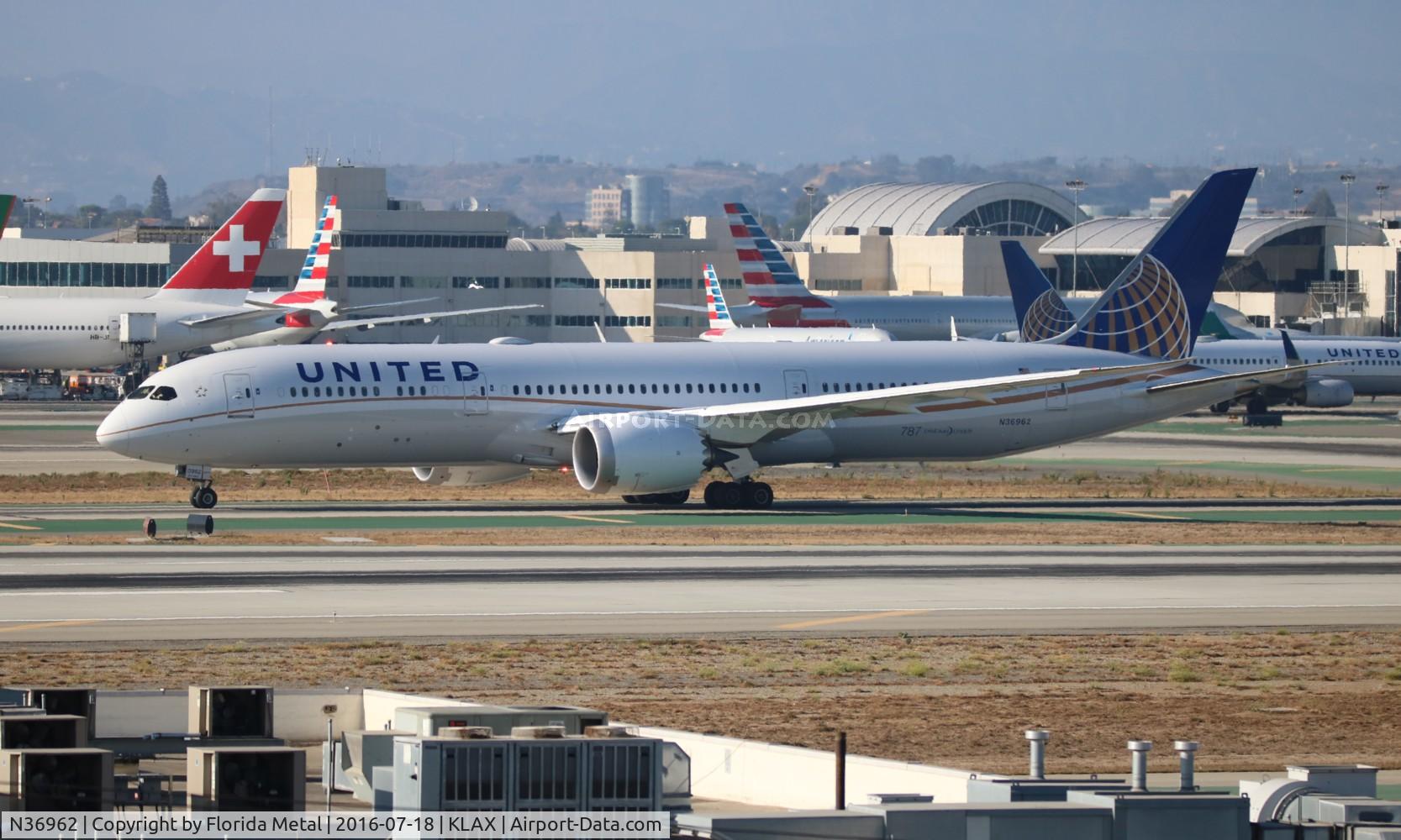 N36962, 2015 Boeing 787-9 Dreamliner C/N 35880, United 787-9