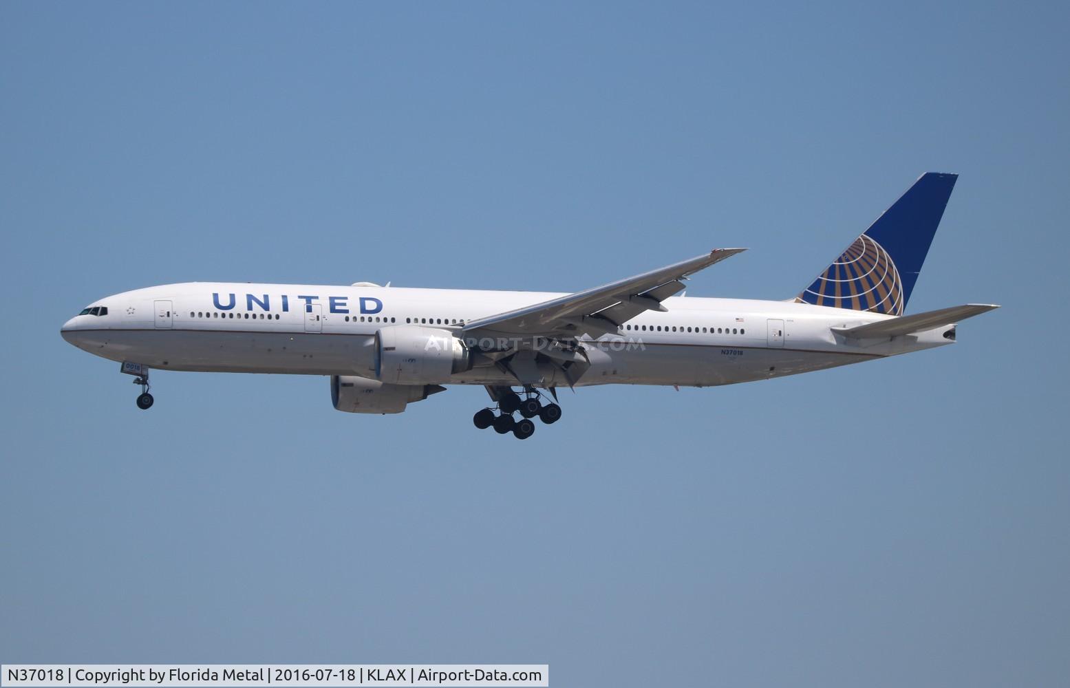 N37018, 2002 Boeing 777-224 C/N 31680, United 777-224