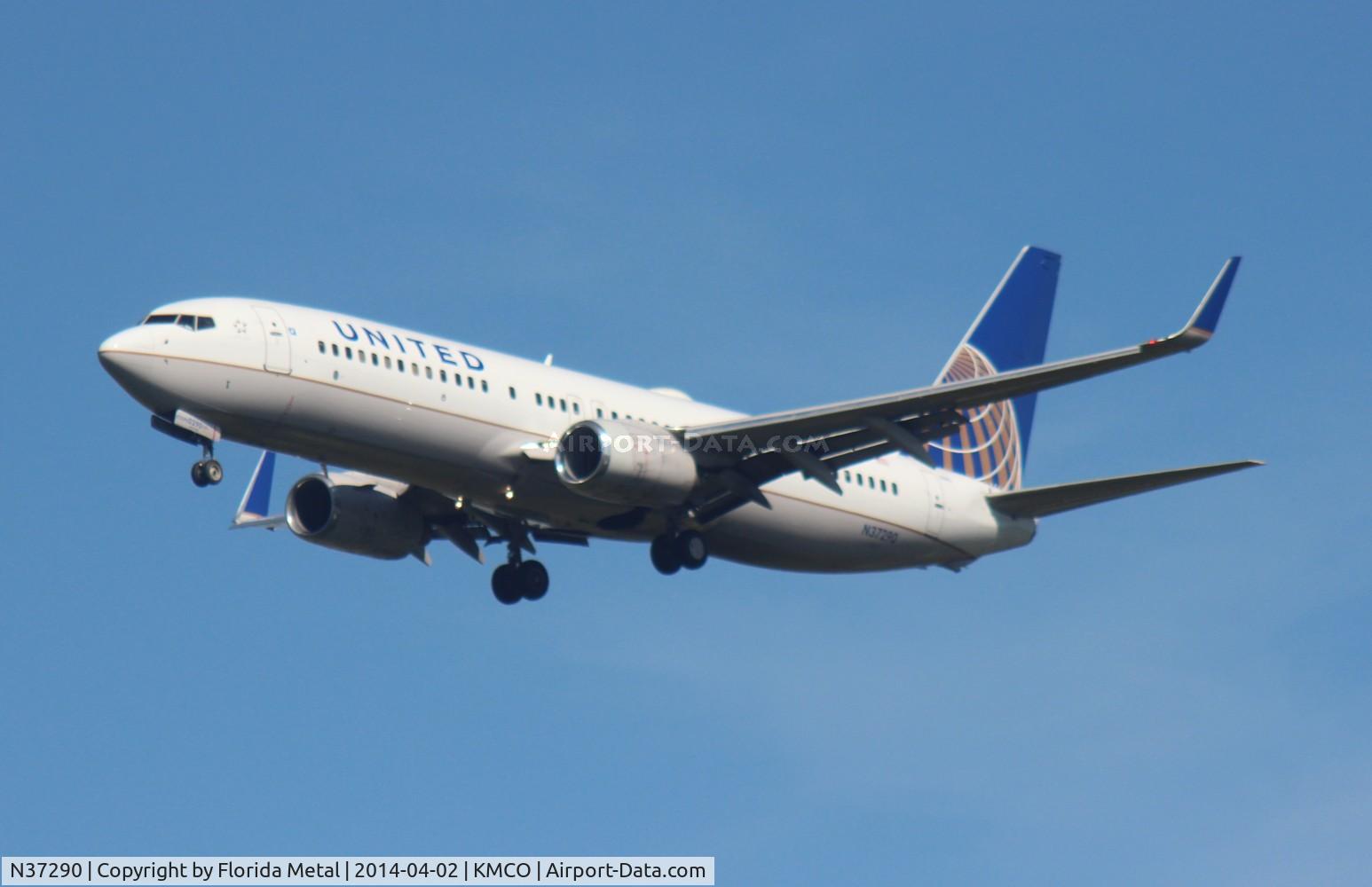 N37290, 2004 Boeing 737-824 C/N 31601, United 737-824